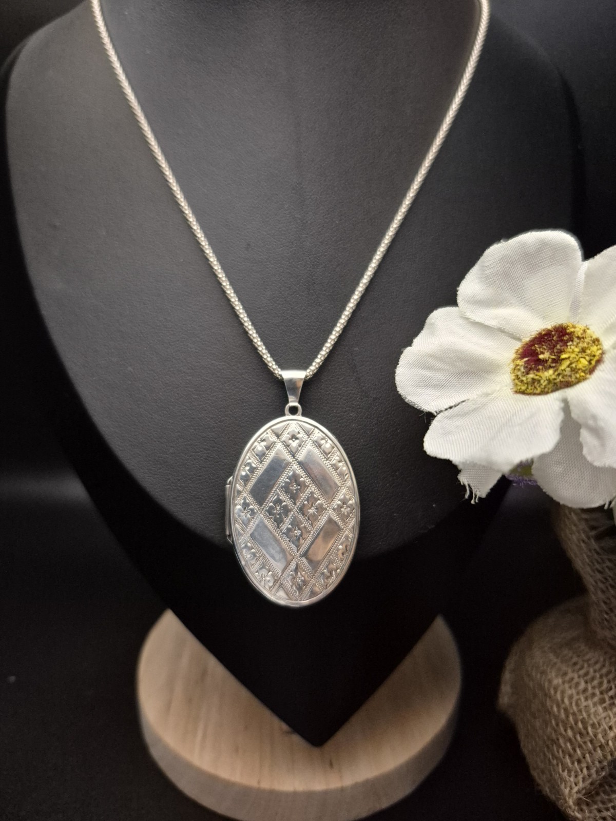 LOCKET – Sterling Silver Decorative Oval Double Photo Locket Necklace Keepsake.
