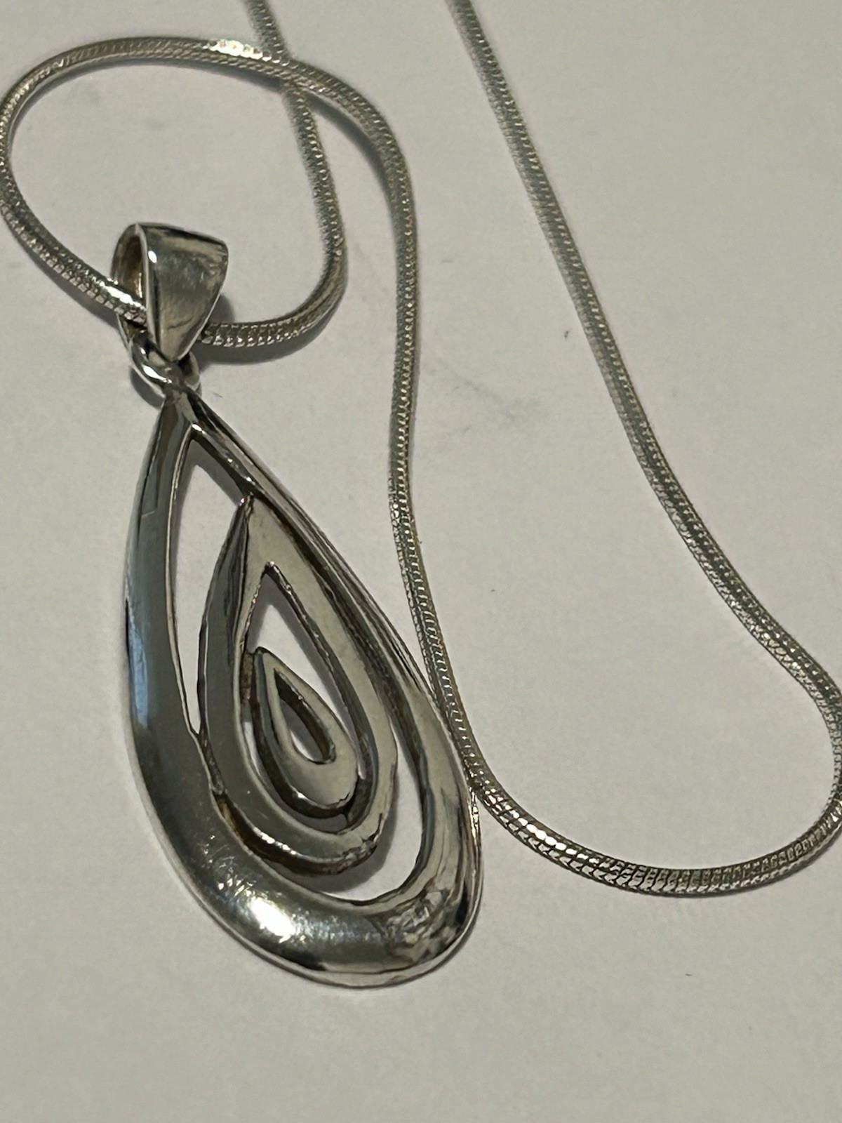 Vtg Sterling Silver 4cm Modernist Pendant on 40cm Snake Chain (7.28g)