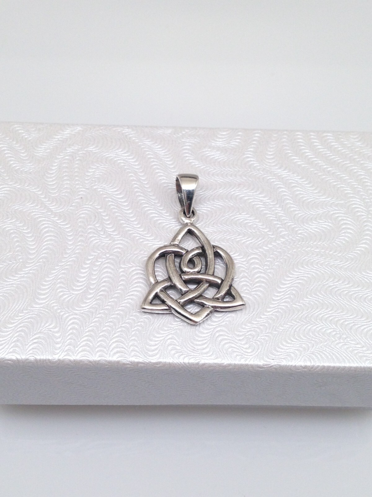 925 Sterling Silver Celtic Knot Pendant Women 16mm(0.63″)/24mm(0.94″)