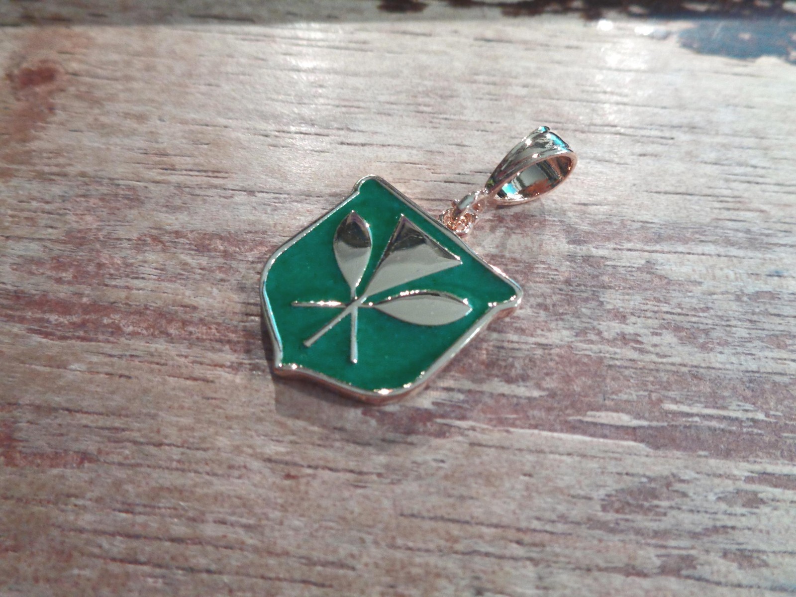 24MM 14K YG-PLATED 925 SILVER HAWAIIAN KANAKA MAOLI GREEN ENAMEL SHIELD PENDANT