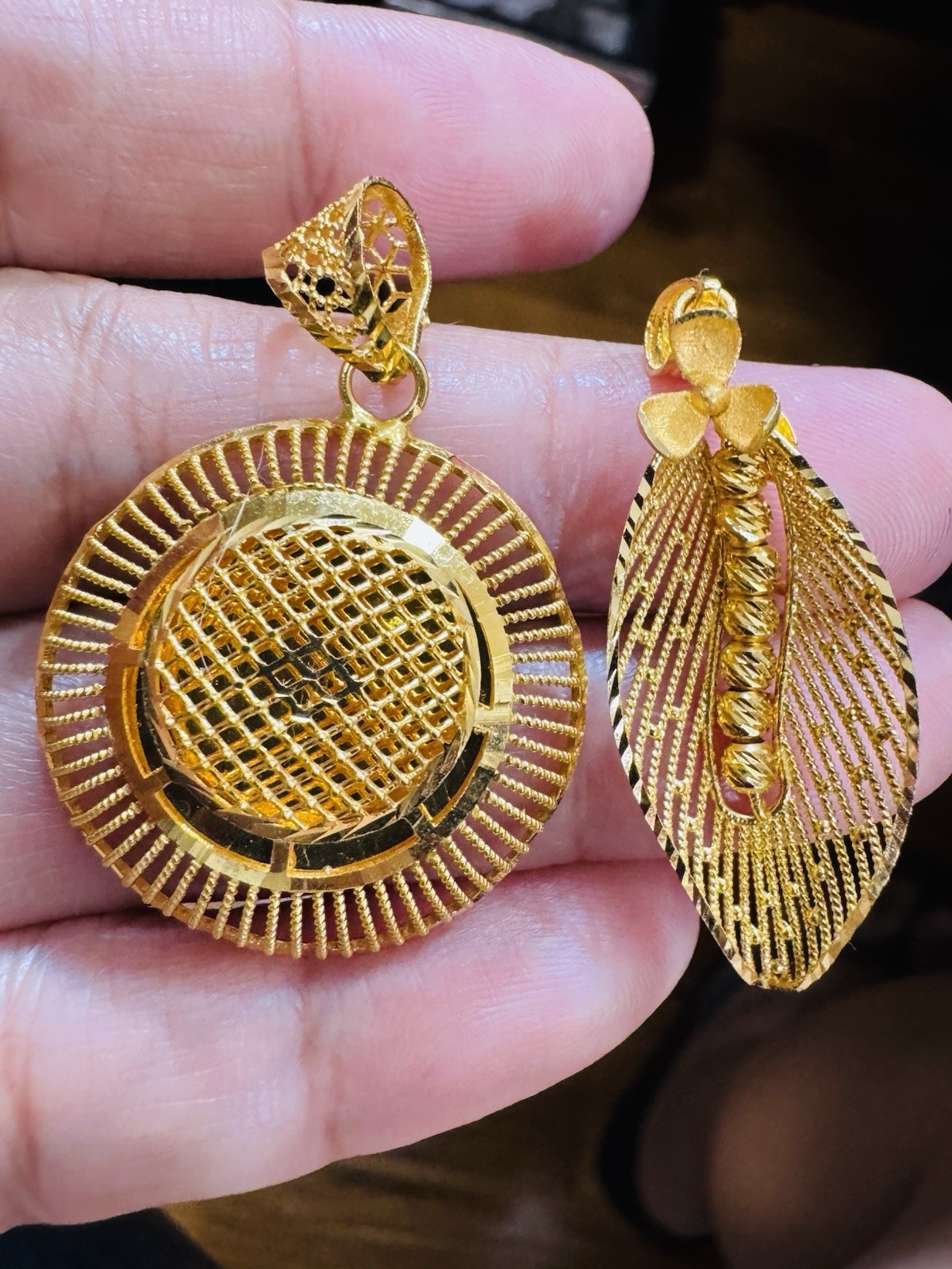22K 916 22C Real Gold Two Set of Pendant 1 x Left Flower & 1x Round 8g