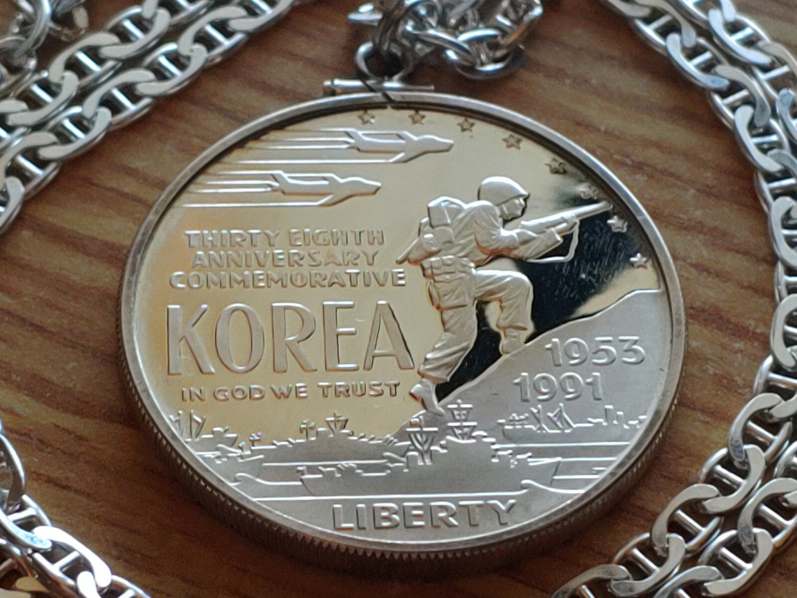 1991 KOREAN WAR US SILVER DOLLAR PENDANT on a 24″ 925 SILVER MARINER CHAIN.