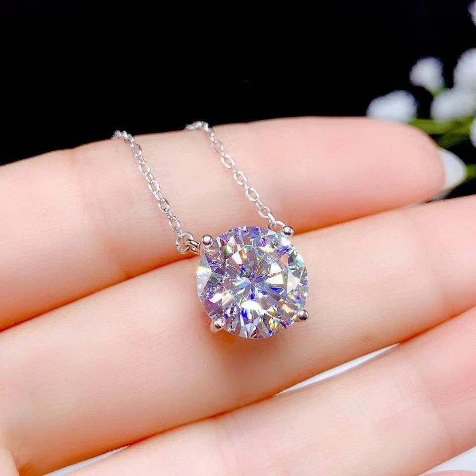 4CT Round cut Shaped Moissanite Pendant 14K white Gold Plated free chain