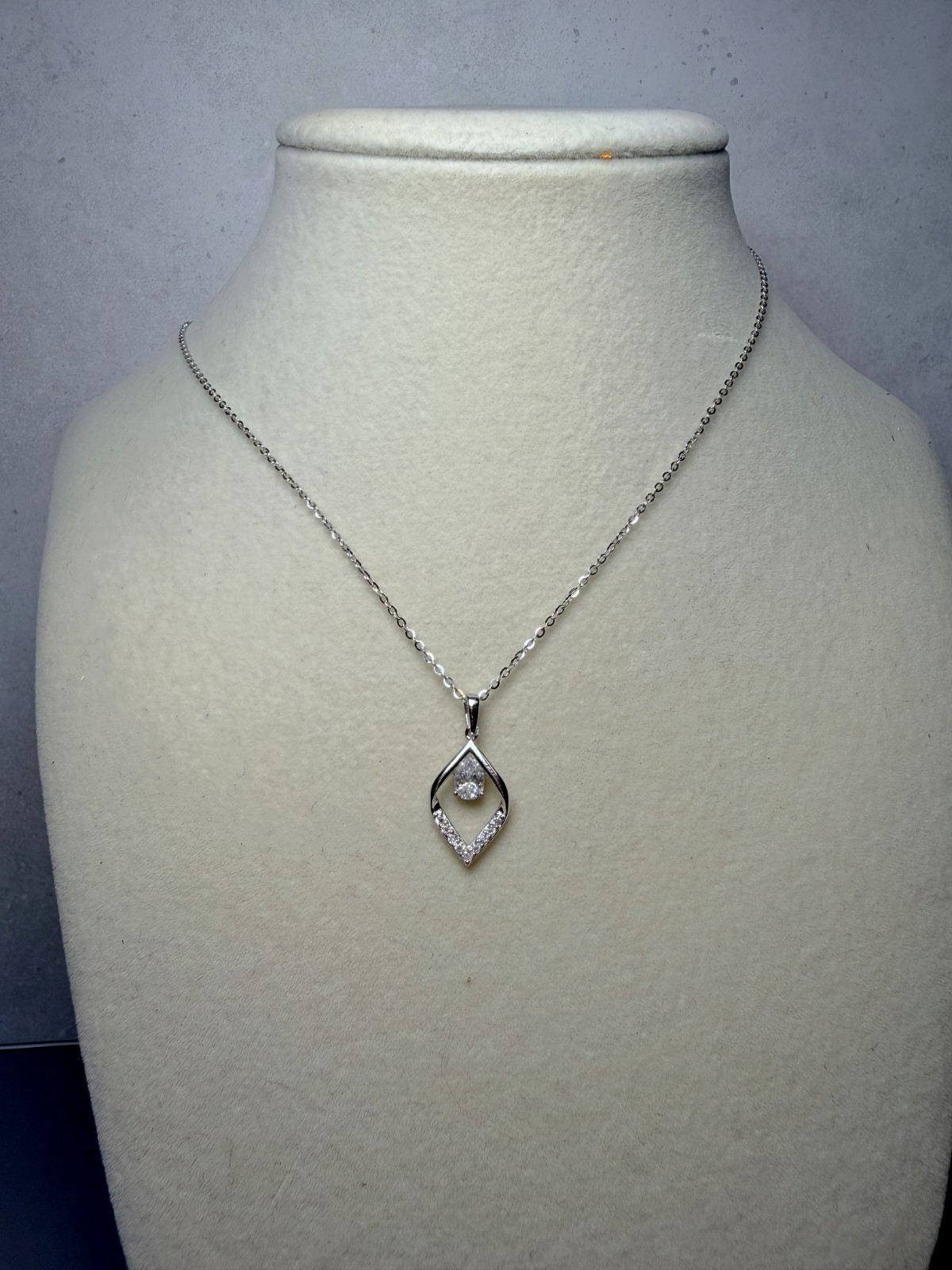 16+2″ 0.6ctw Moissanite Teardrop Solitaire Pendant Necklace 925 Sterling Silver