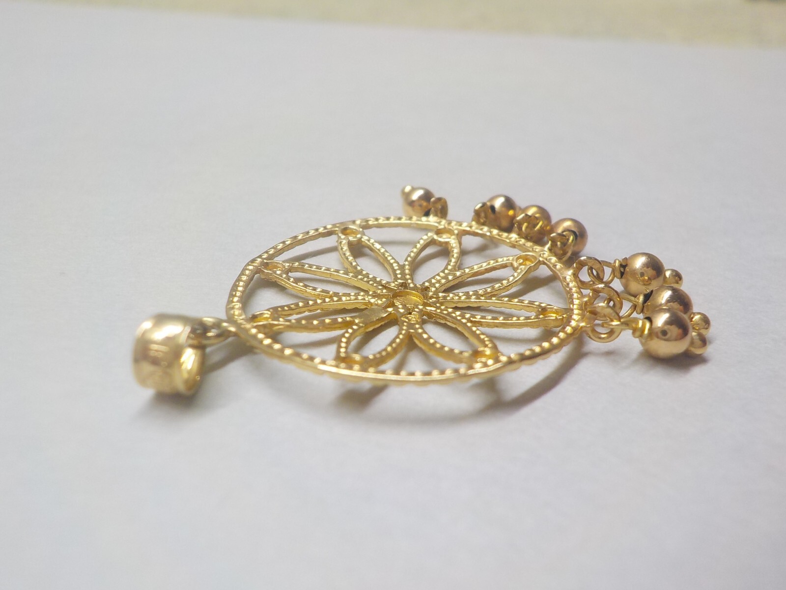 14KT Gold Delicate Lacey Pendant / Charm 2 grams