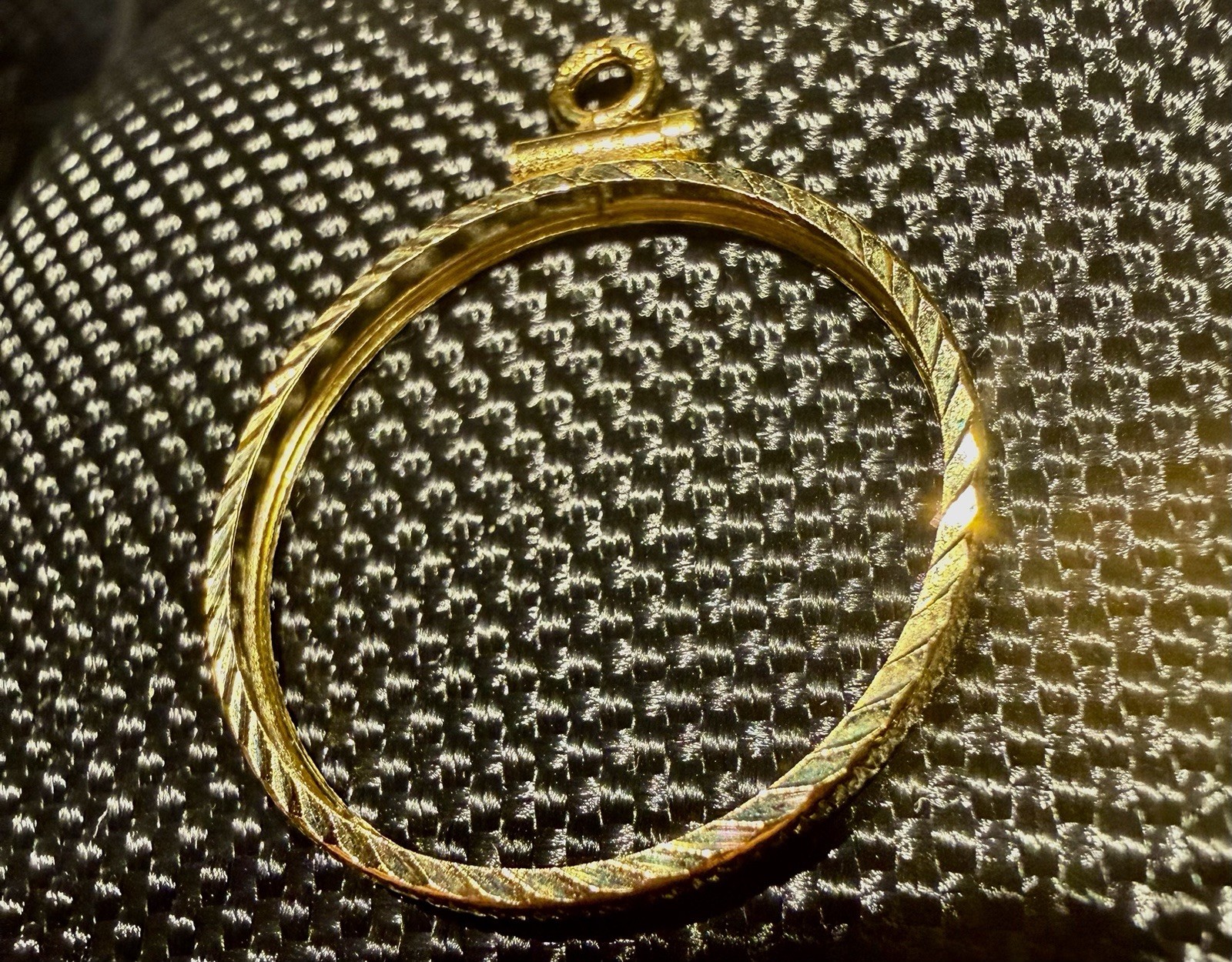14K Gold Diamond Cut Screw-top Coin Bezel