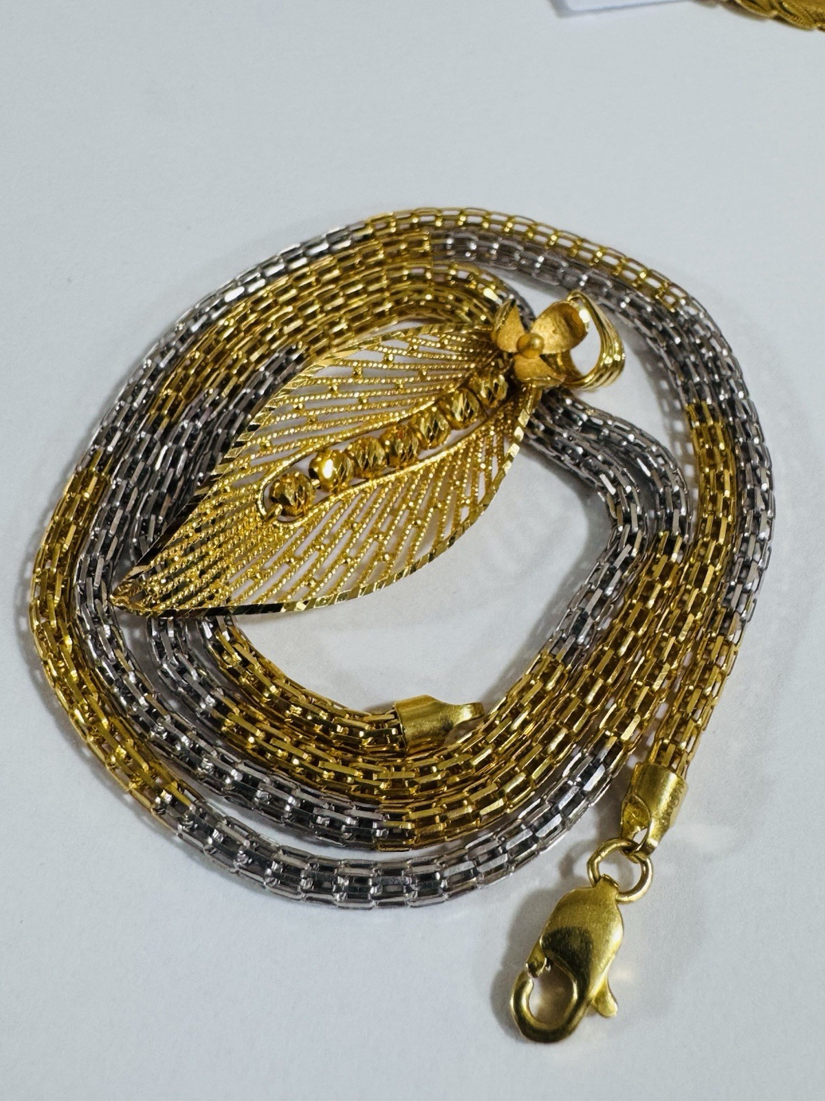 22K 916 Real Gold 21.5”/22” long Flower Leaf Set Necklace 14.1g 3.mm