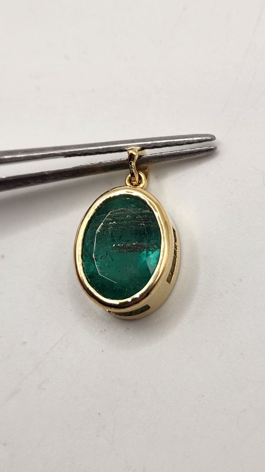 Pendiente en oro de 18k con Esmeraldas Colombianas Naturales 11,20 Cts