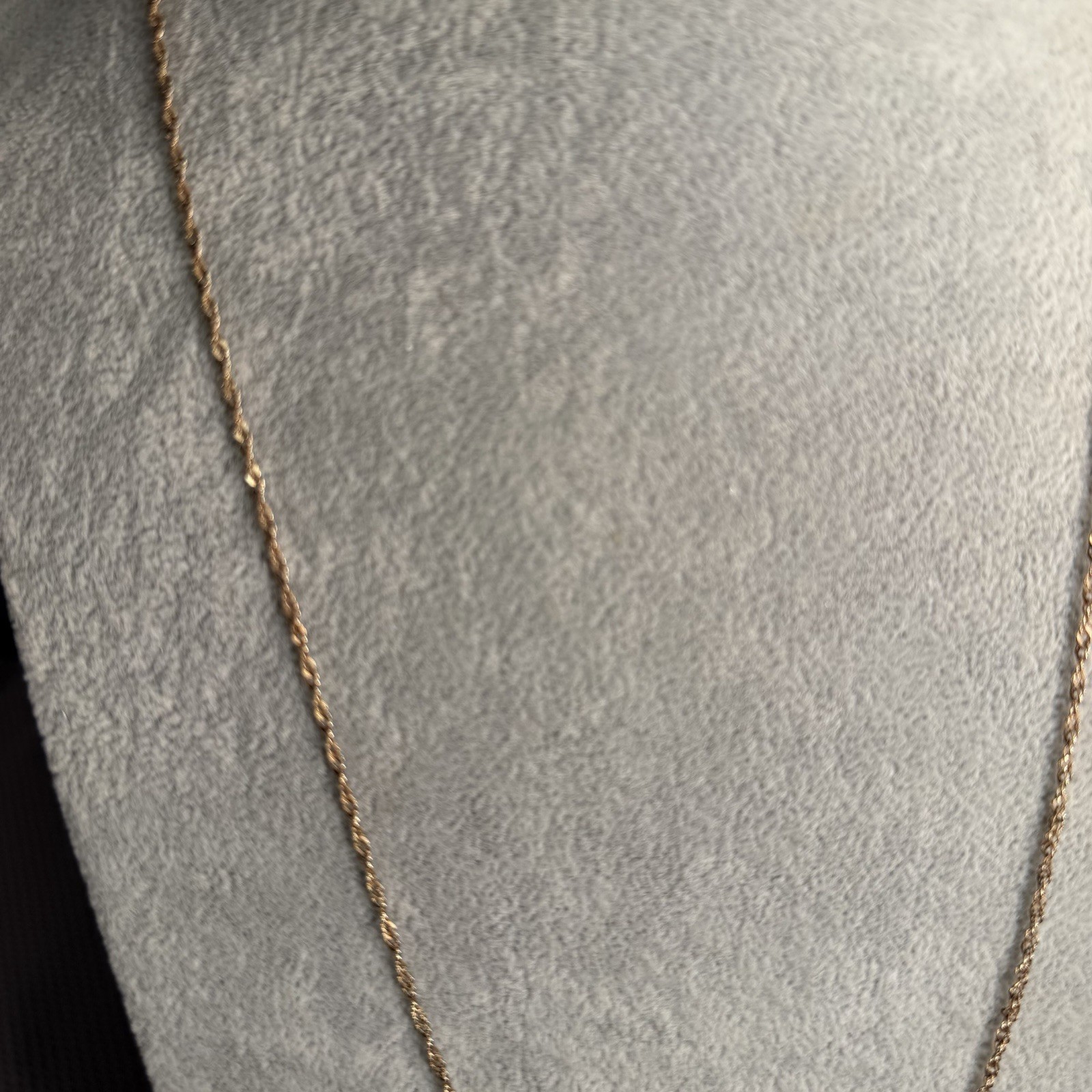 14K Yellow Gold Singapore Chain Necklace 24″ Italy Slim 1.44mm Twist 3.01g