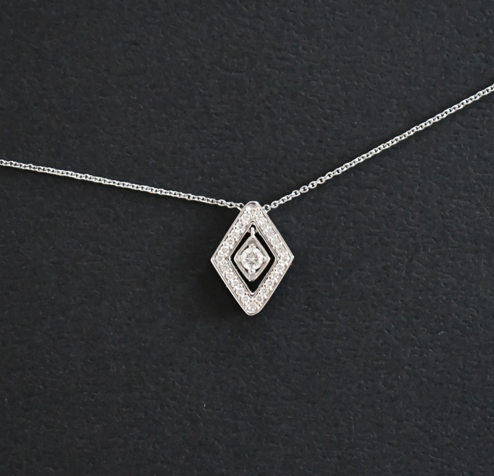 NEW ROBERTO COIN *DIAMANTE* 18K WHITE GOLD & DIAMOND Small Pendant Necklace