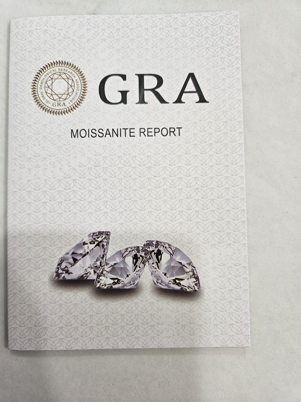 Beatiful 4 Carat Moissanite Pendant with Chain. GRA Included Certified. VVS1 D