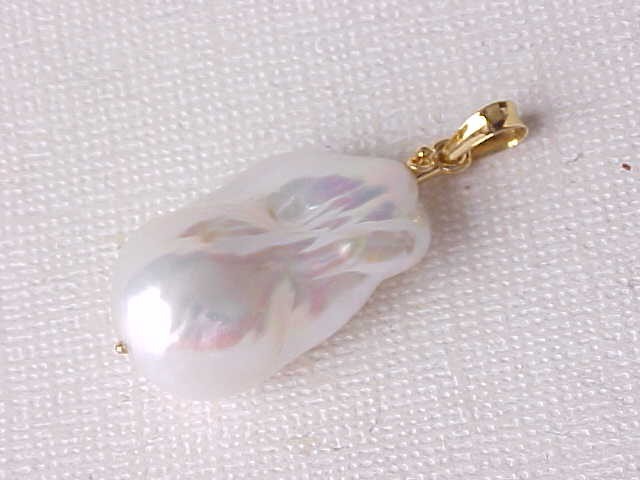 15MM X 26MM AAA BAROGUE WHITE PEARL PENDANT SOLID 18K YELLOW GOLD