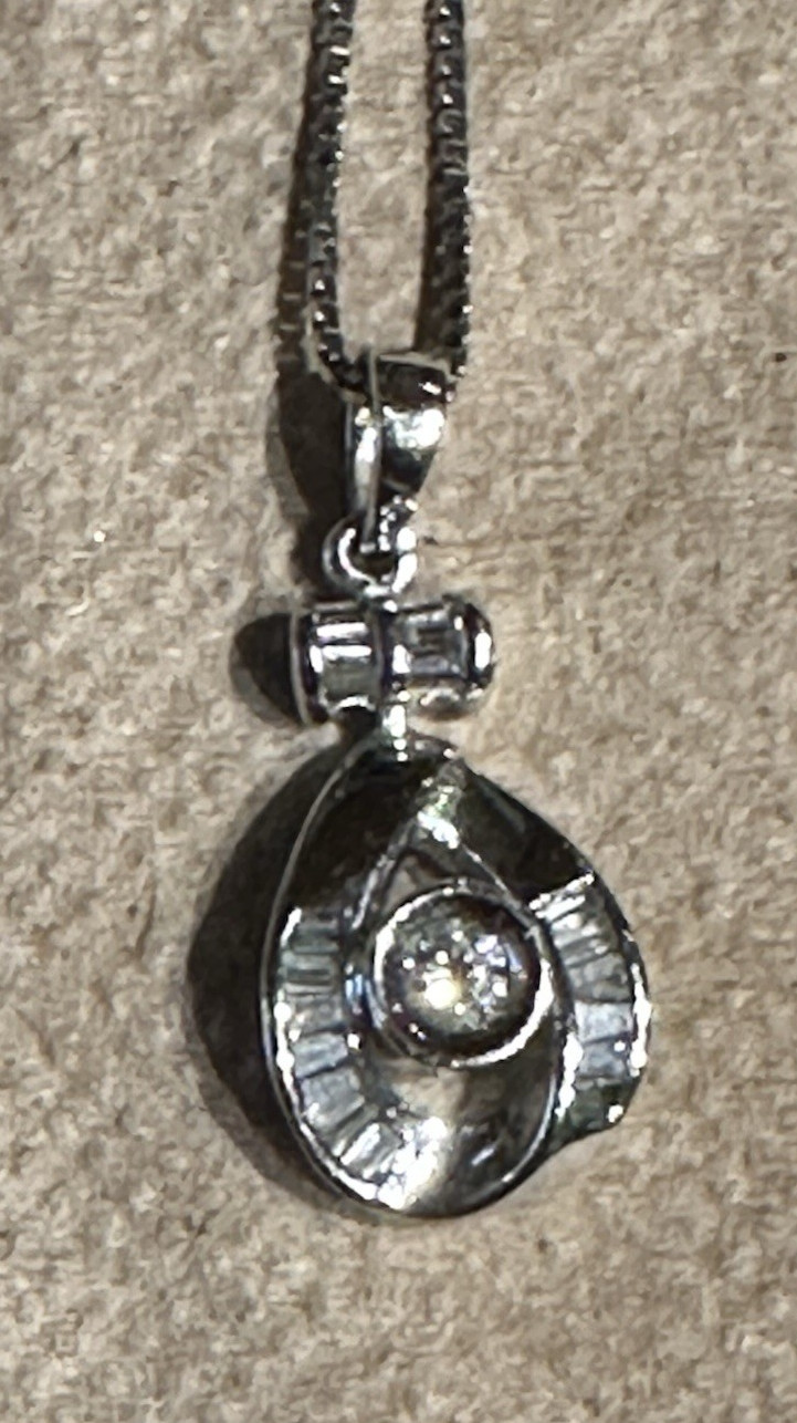 14K White gold & diamonds Teardrop style pendant w/ 18″ chain 2.9 grams