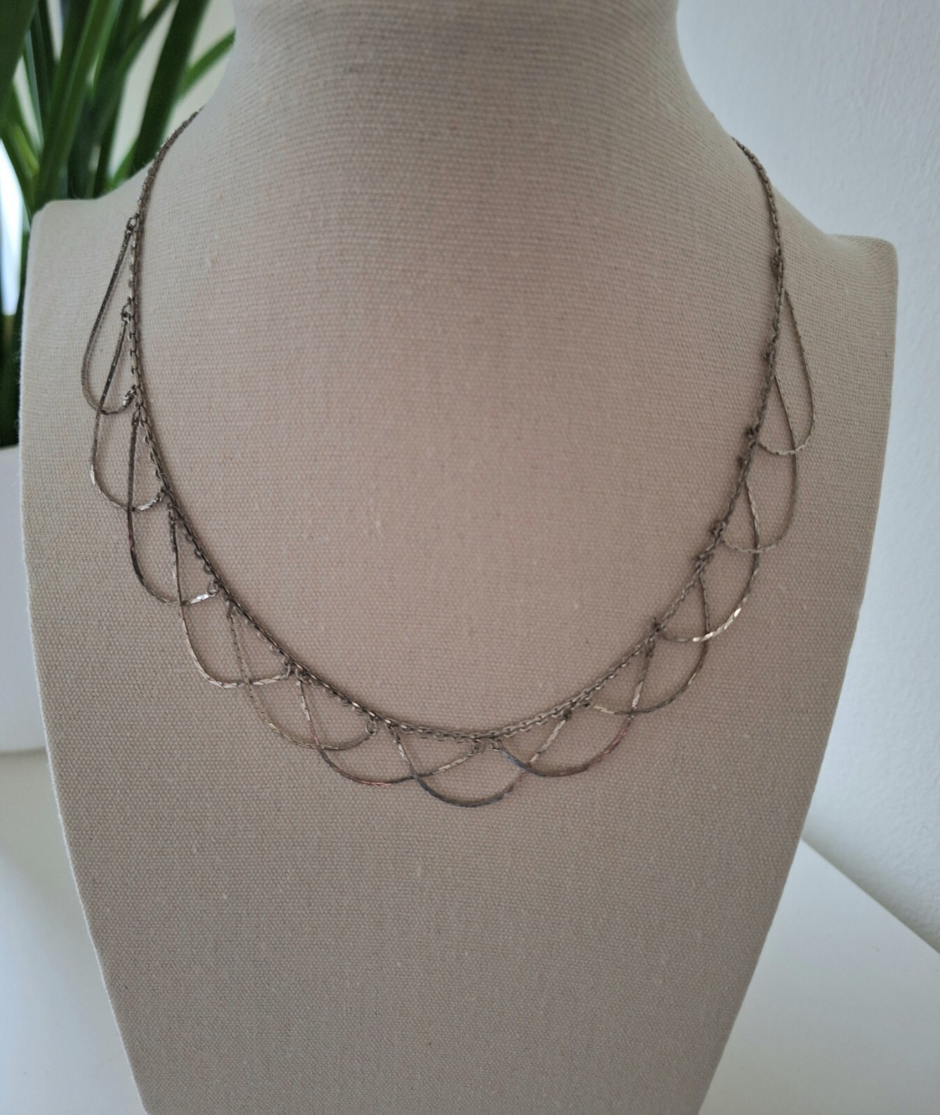 Vintage Silver Tone Scalloped Necklace, Multi Loop, 16″ chain, spring ring clasp