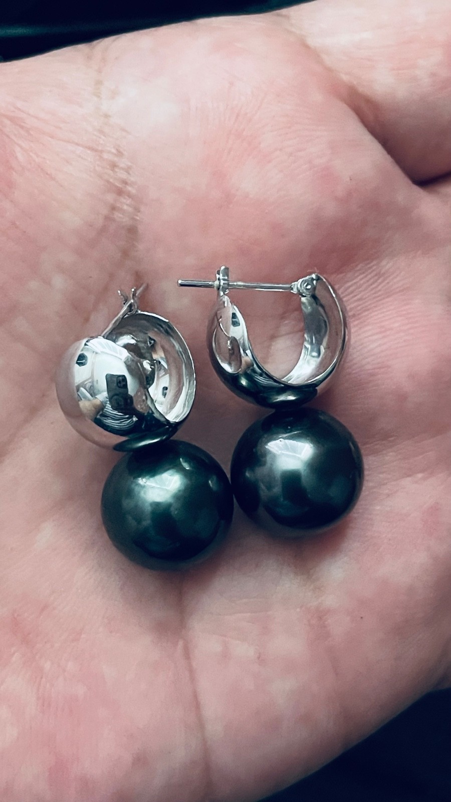 Black Tahiti South Sea Pearl Necklace and Huggies Earrings in K18 Japan WG Set
