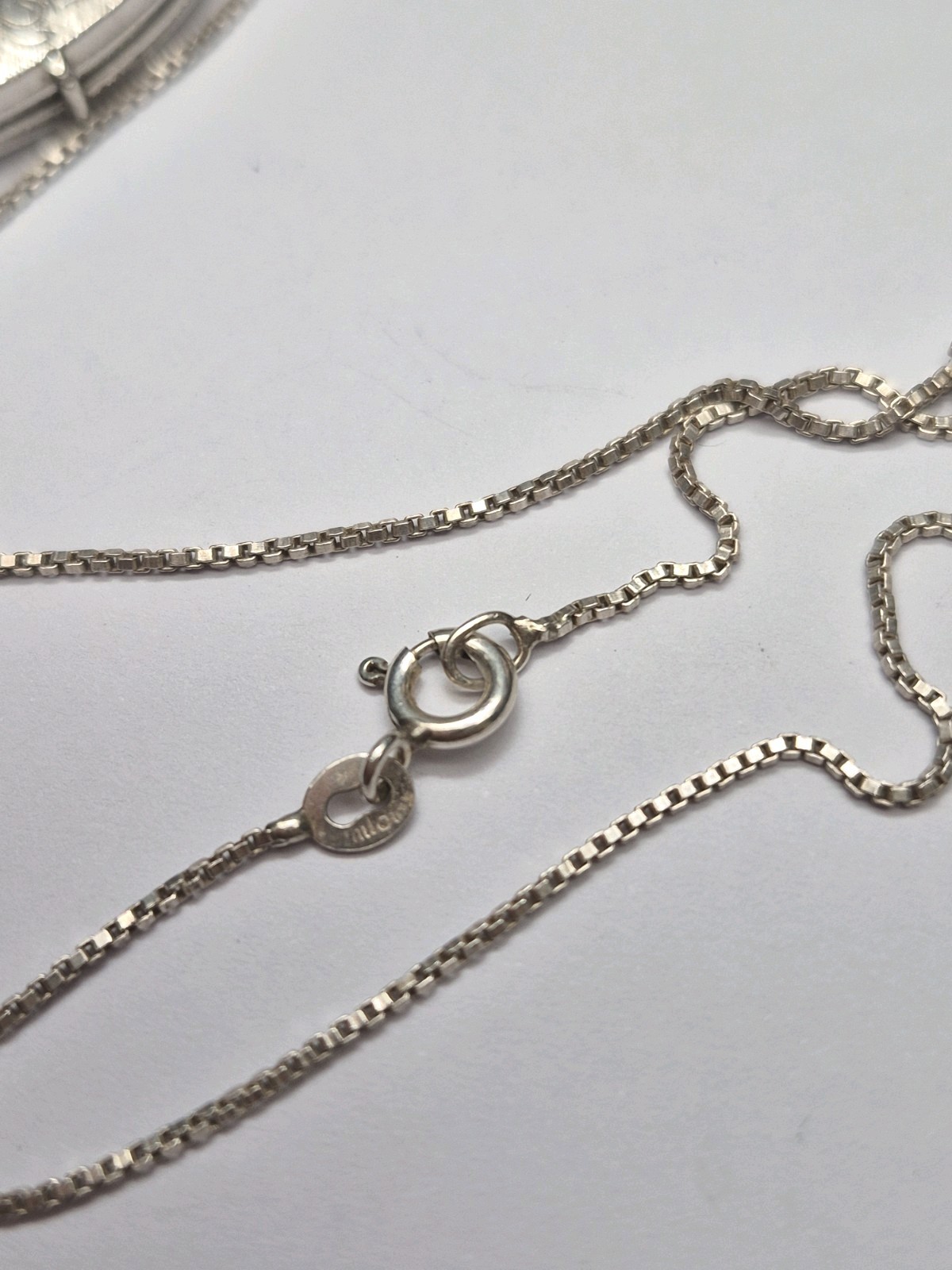 LOCKET – Sterling Silver Vintage Oval Double Photo Locket and Chain. Necklace.