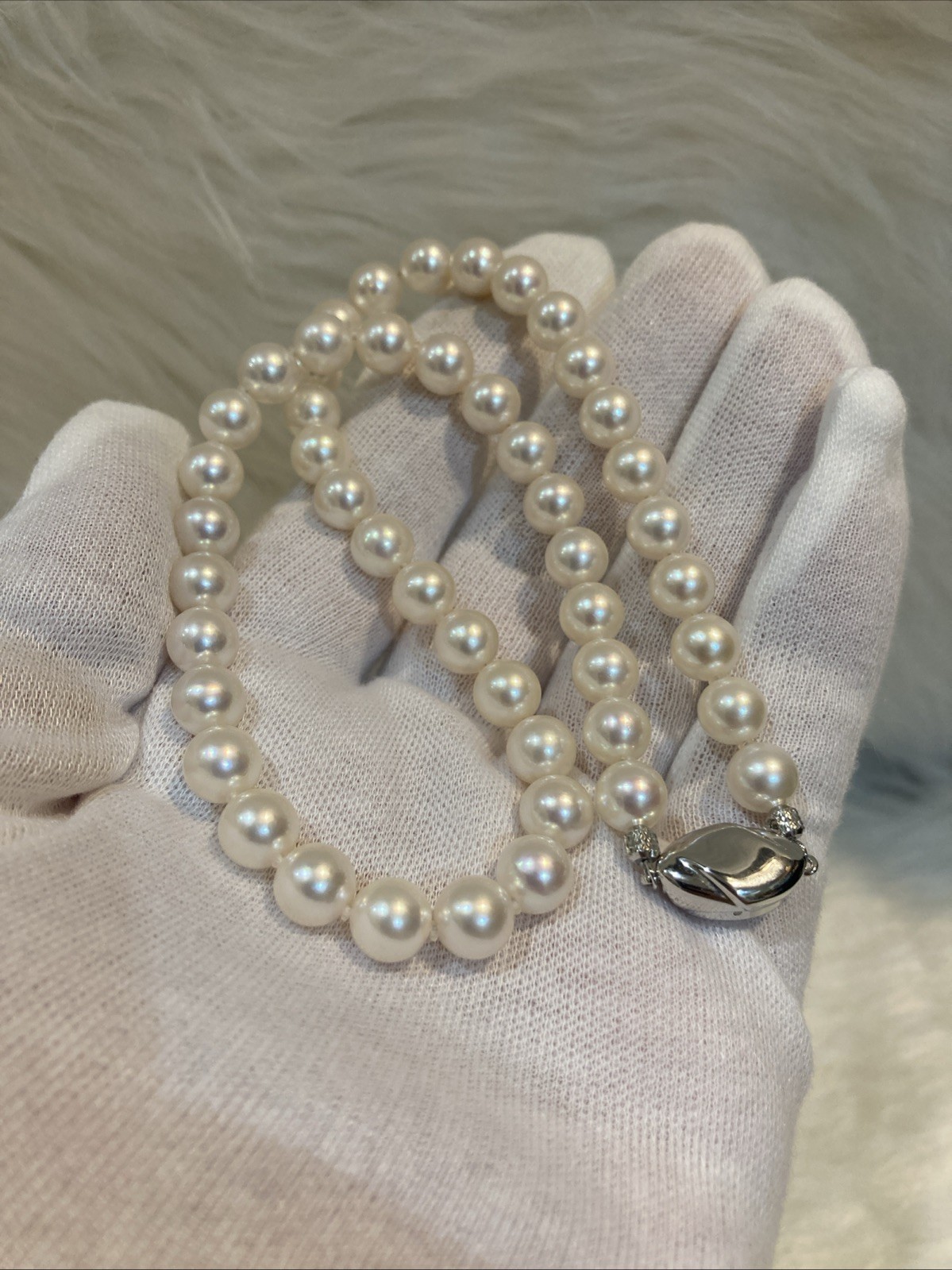 A04JapaneseAkoyaPearl Necklace 7.7-8.0mm 42.5cm SilverClasp Near Round Excellent