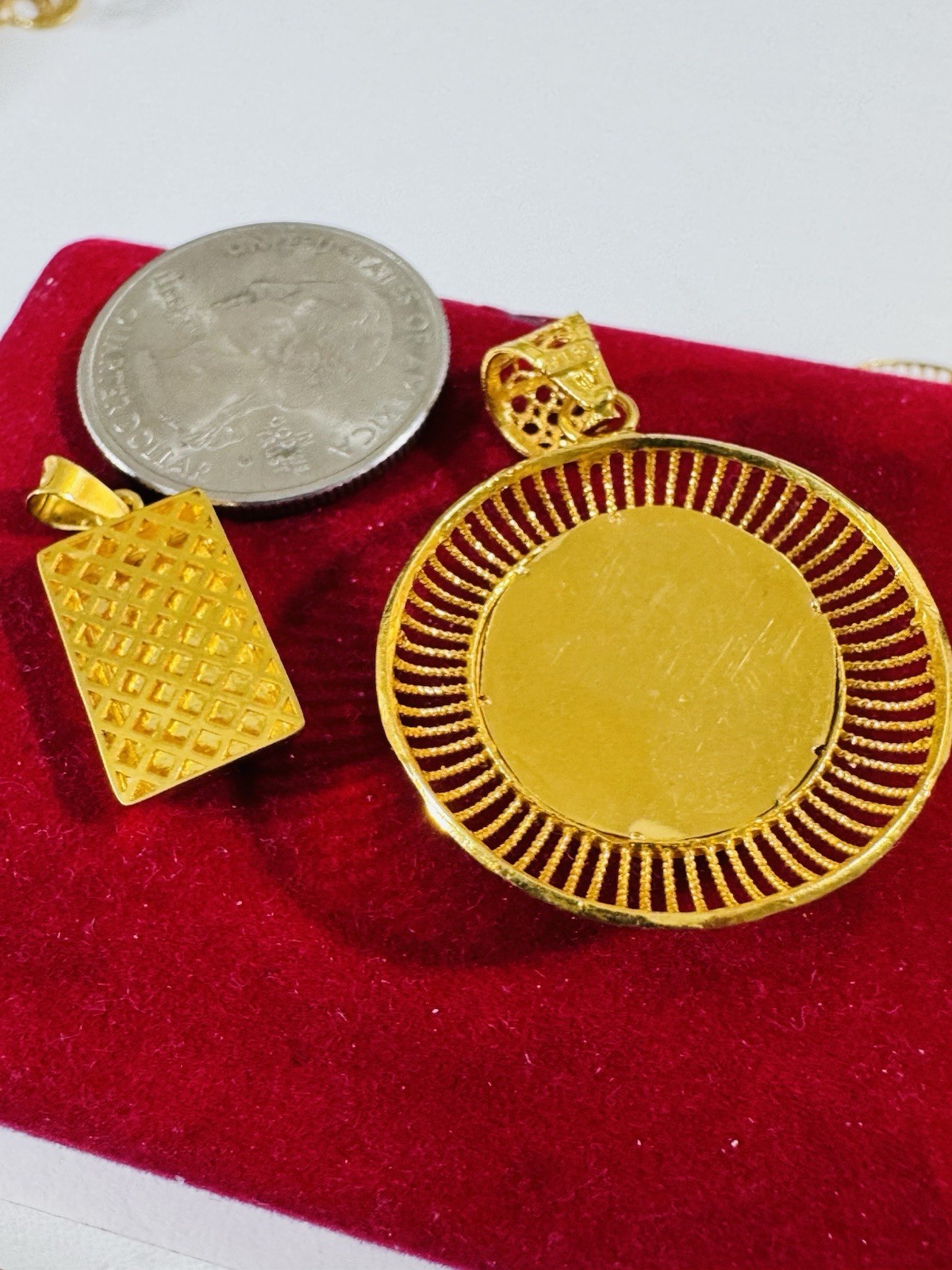 22K 916 22C Real Gold Two Set of Pendant 1 x Bar & 1x Round 7.24g