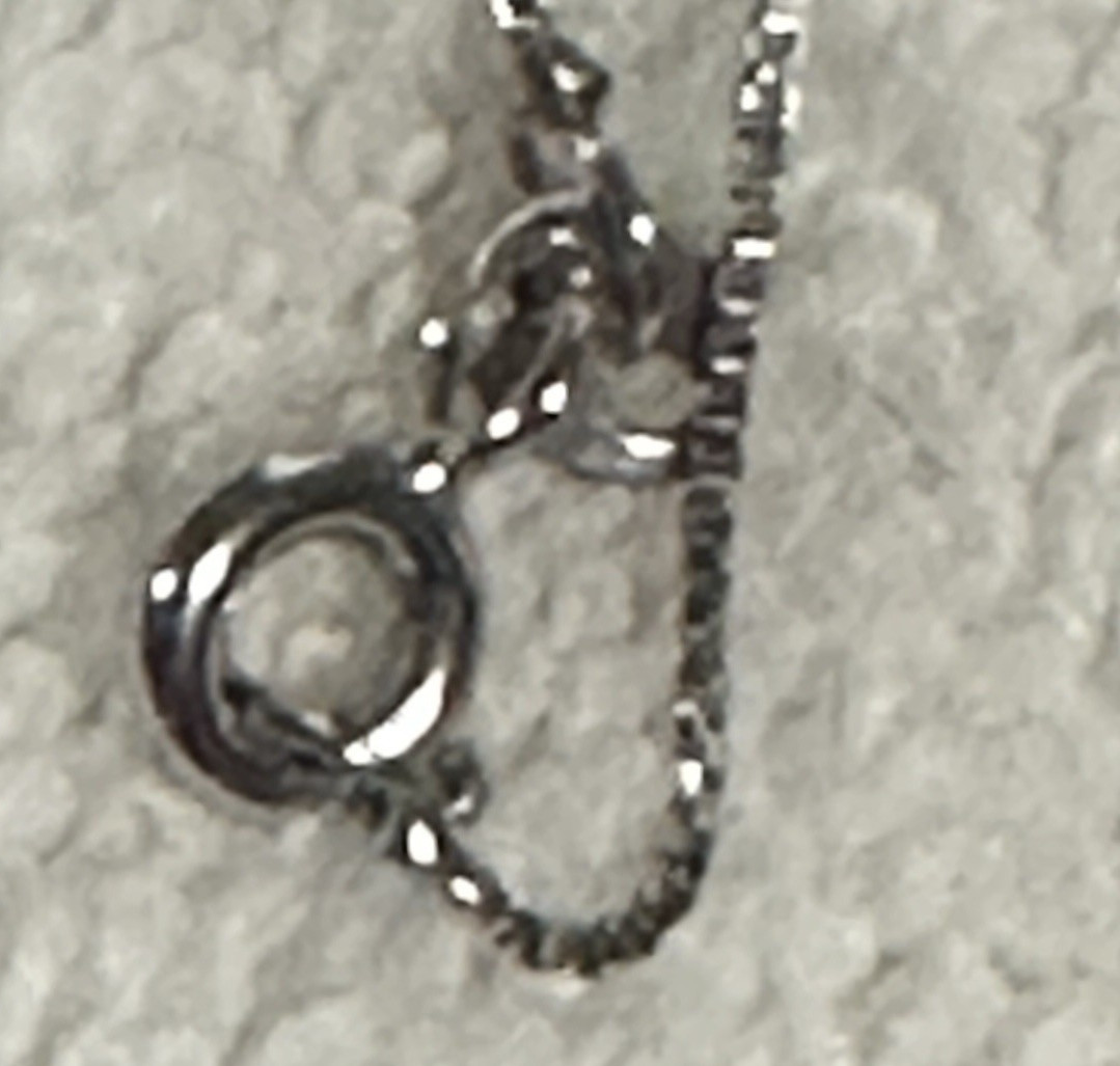 14K White gold & diamonds Teardrop style pendant w/ 18″ chain 2.9 grams
