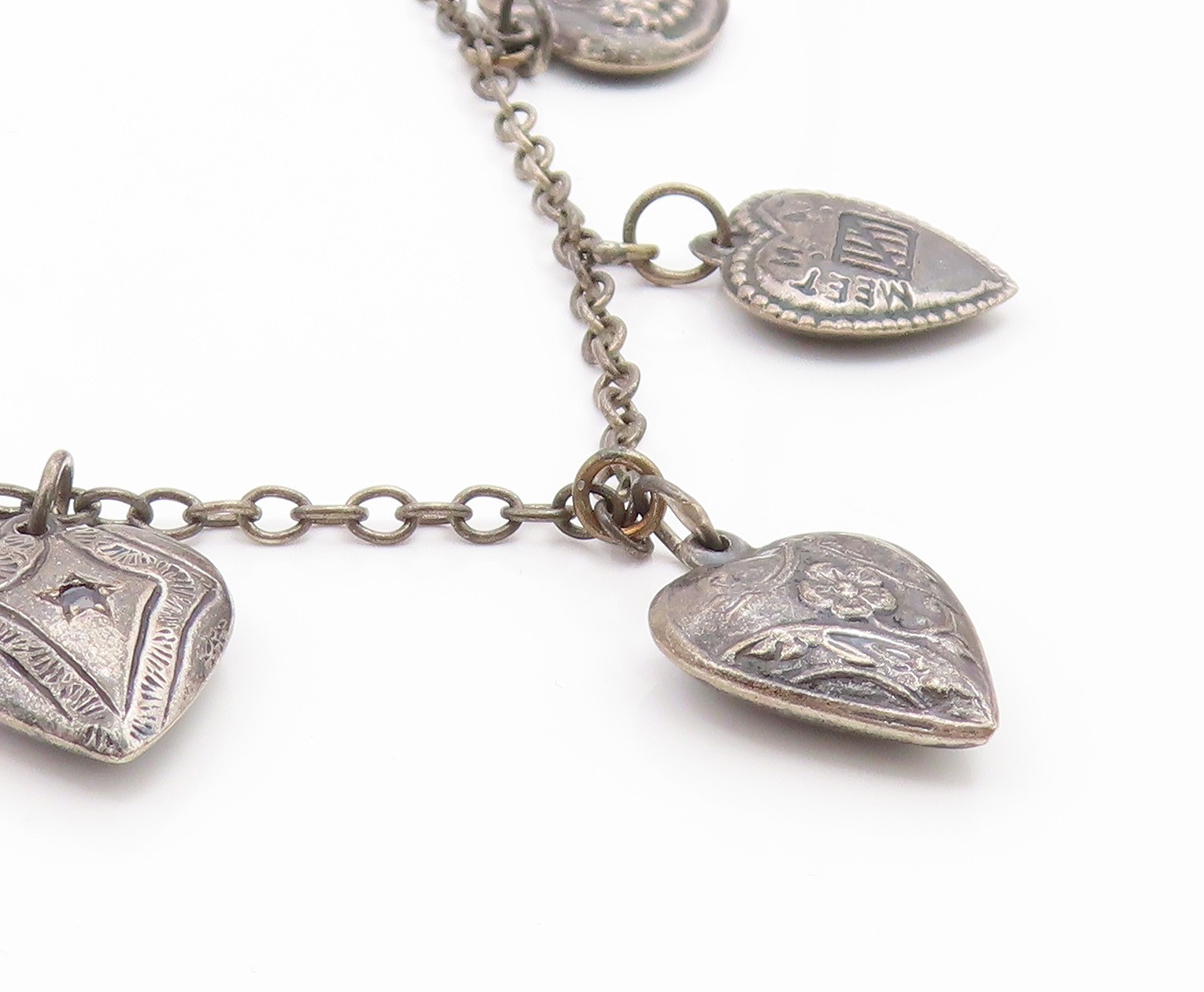 925 Sterling Silver Vintage Necklace Etched Love Heart Charm Motif Chain NE4832