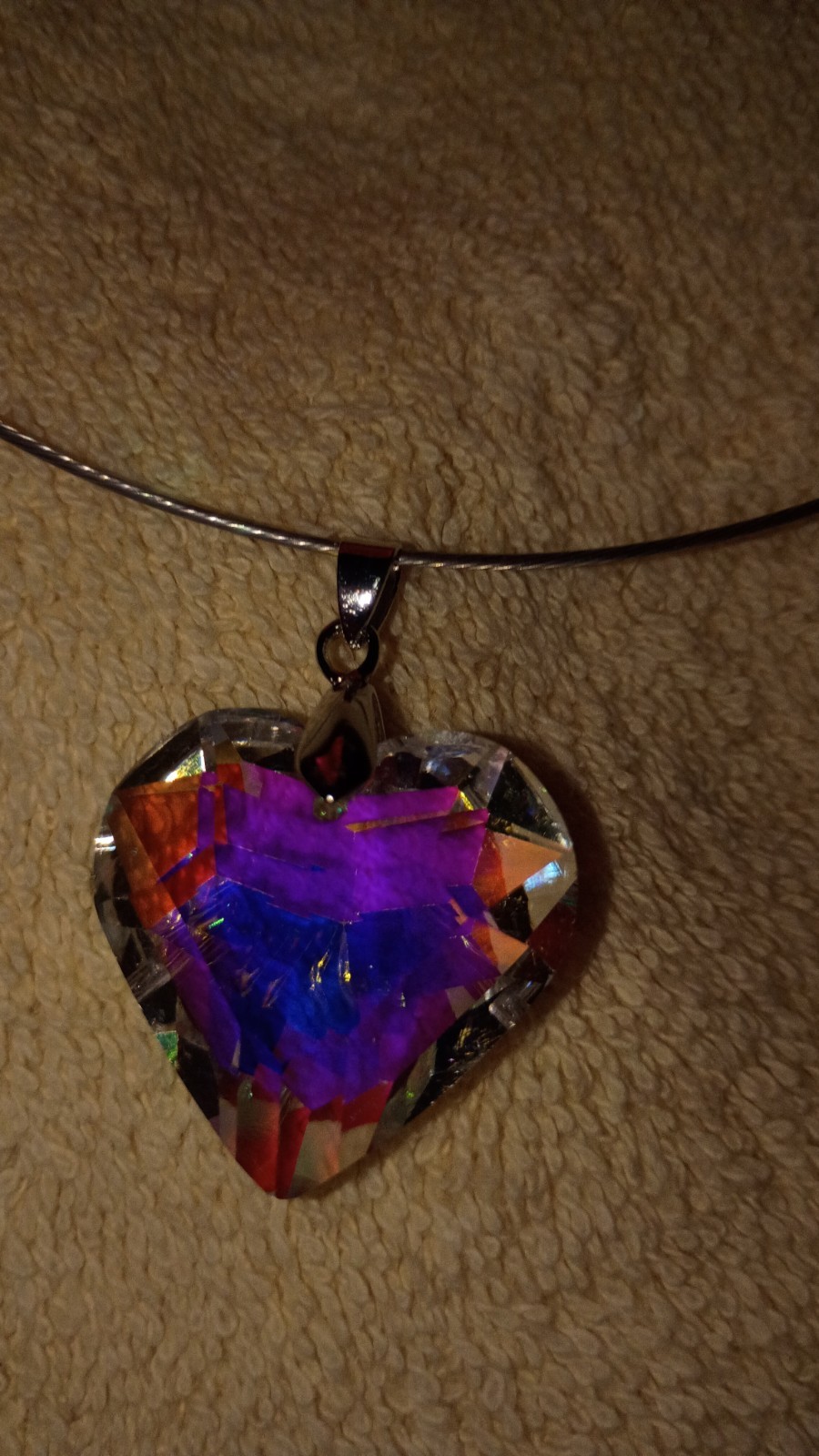 BIG CRYSTAL HEART PENDANT, ” NEW” 😍😍😍 ON A WIRE NECKLACE,SCREW CLASP !!!
