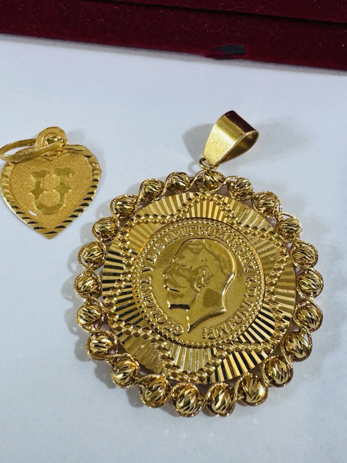 22K 916 Real Gold Two Set of Pendant 22K Heart & 21K Coin Round 6.63g