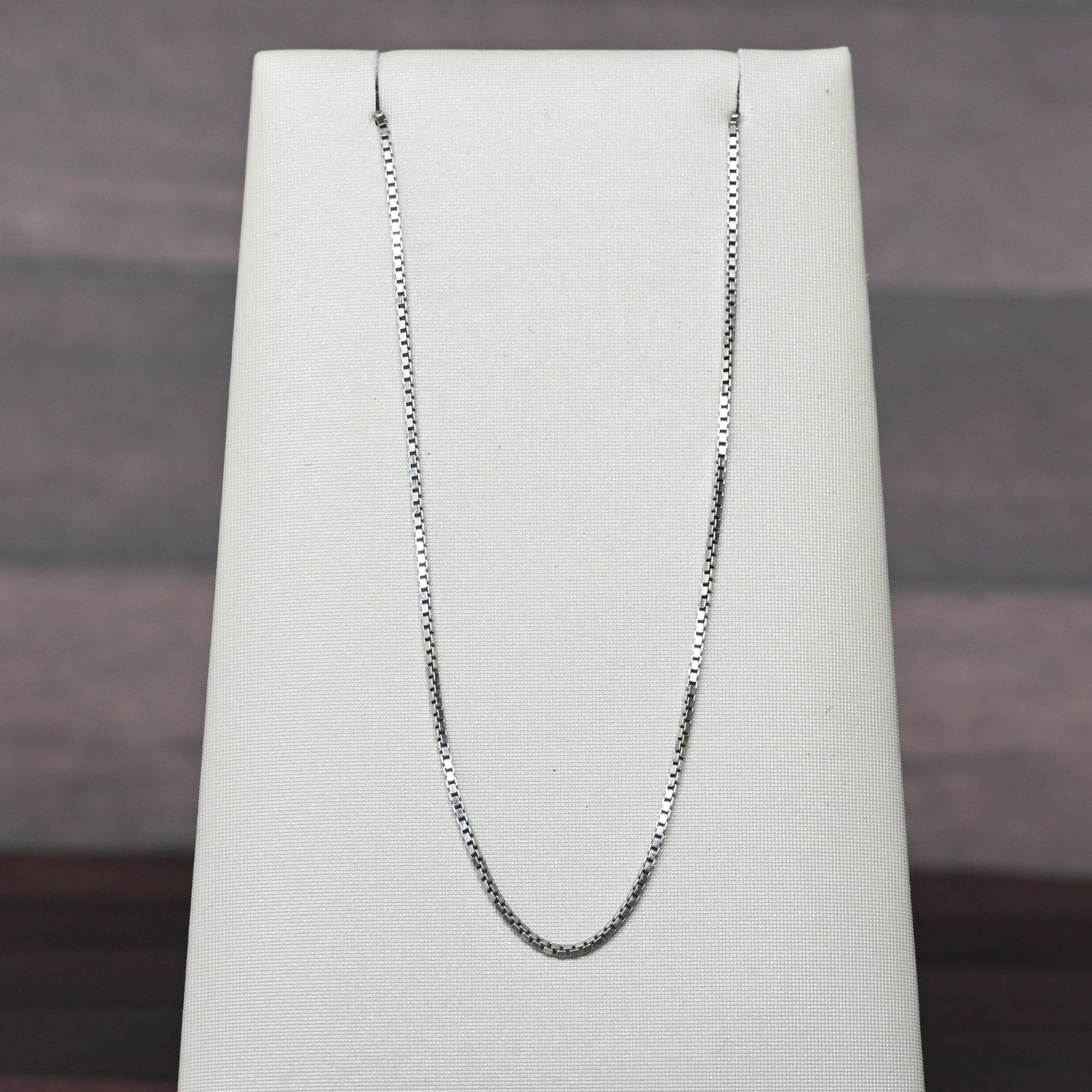 Vintage Box Link Chain 18″ 0.65mm 14K White Gold Necklace