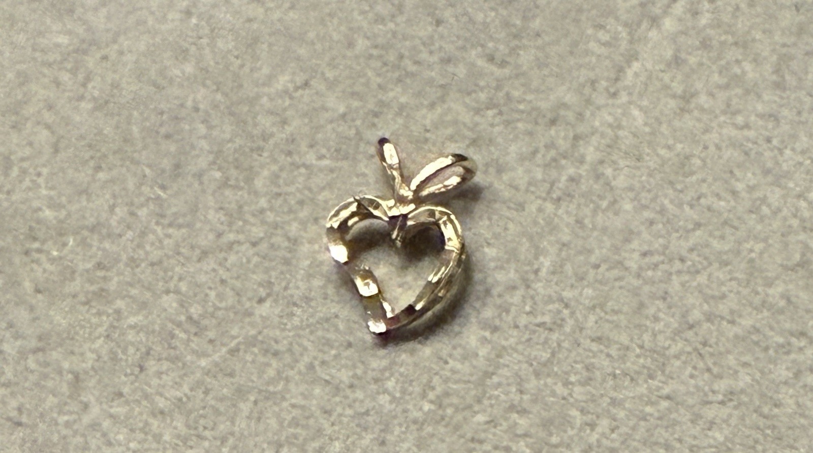 Vintage 14k Yellow Gold Diamond Cut Heart Charm Pendant 0.6g 1/2 Inch X 3/8 In