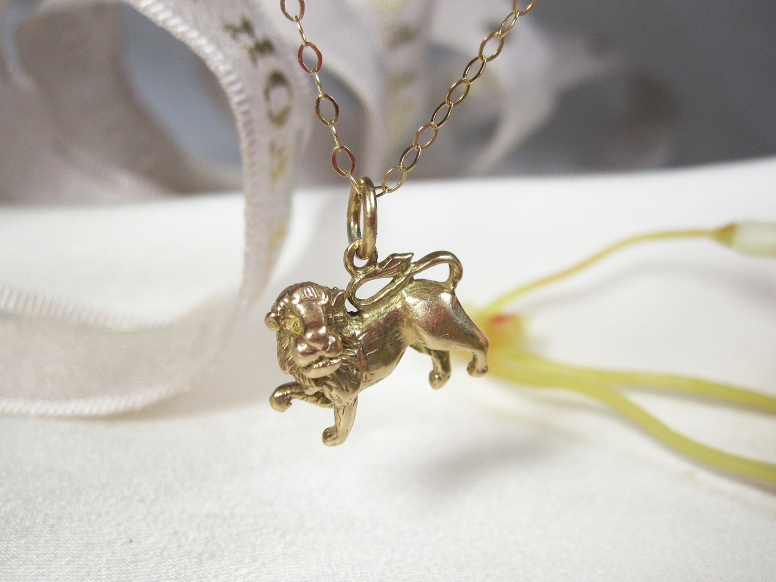 Vintage 9kt gold Lion Passant, Leo Charm pendant, Animals Charm collector