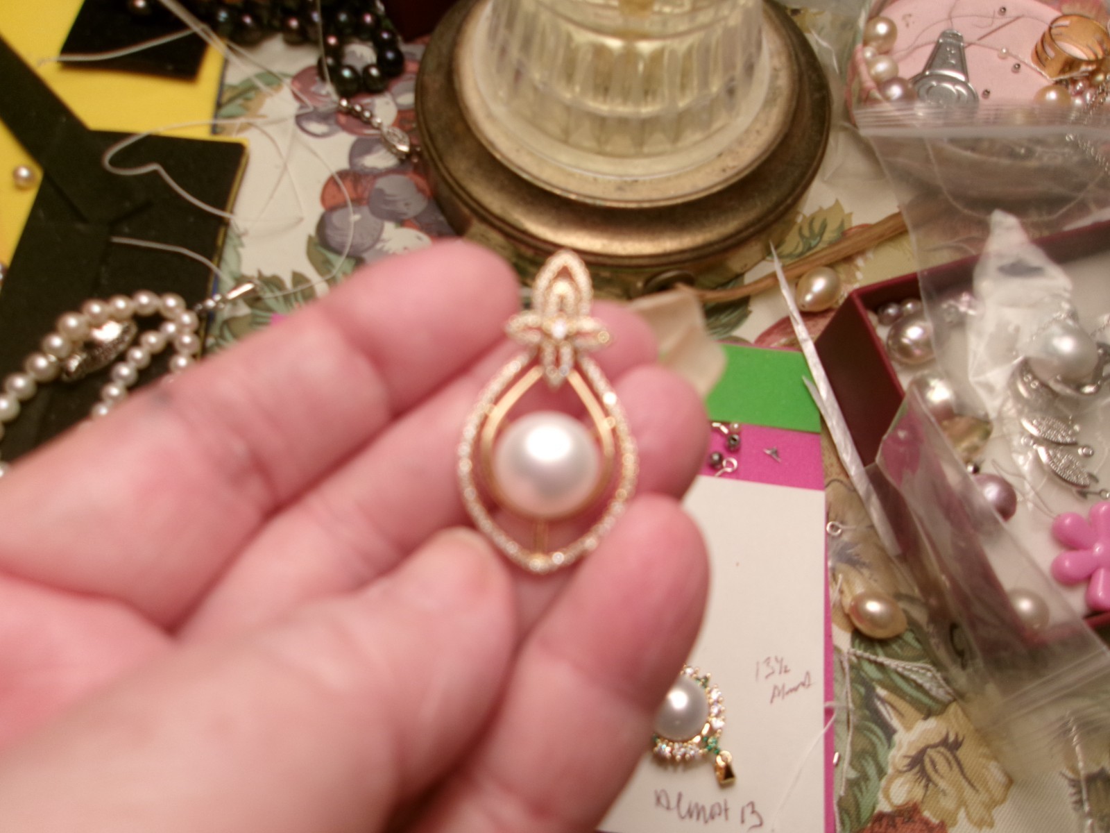 PEARL PENDANT ALMOST 11.5 MMWITH SMALL GLASS STONES GOLD