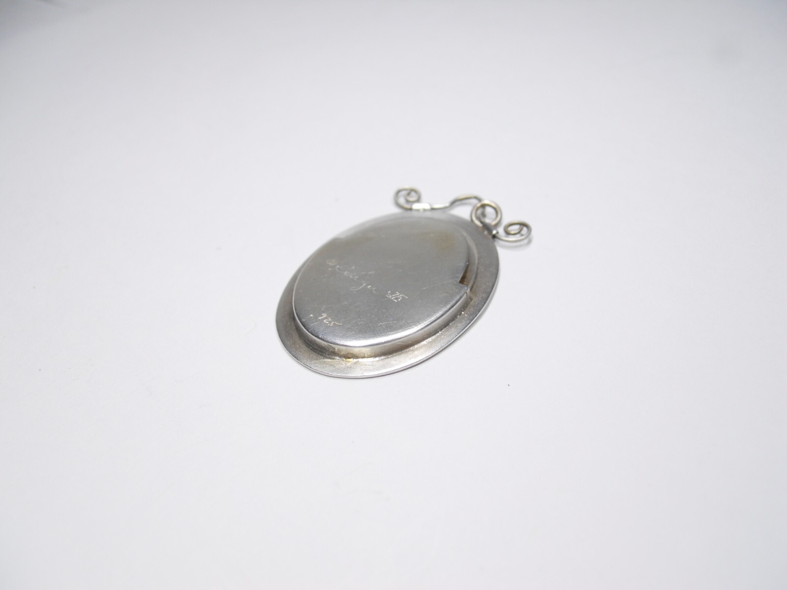 HANDMADE OVAL GEOMETRIC PHOTO PICTURE FRAME PENDANT CHARM STERLING SILVER 925 .