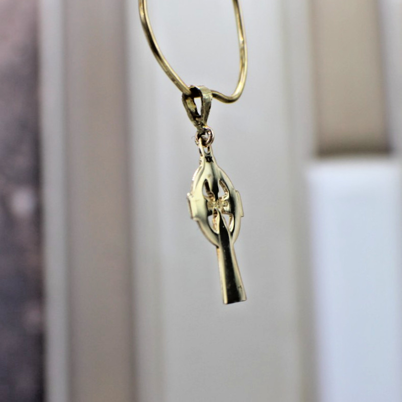 10K Yellow Gold Celtic Knot work Cross Pendant Charm Medal Intricate Detail