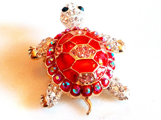 ENAMELED TURTLE PENDANT NECKLACE! Crystal Animal, Reptile, Charm, Accessory!