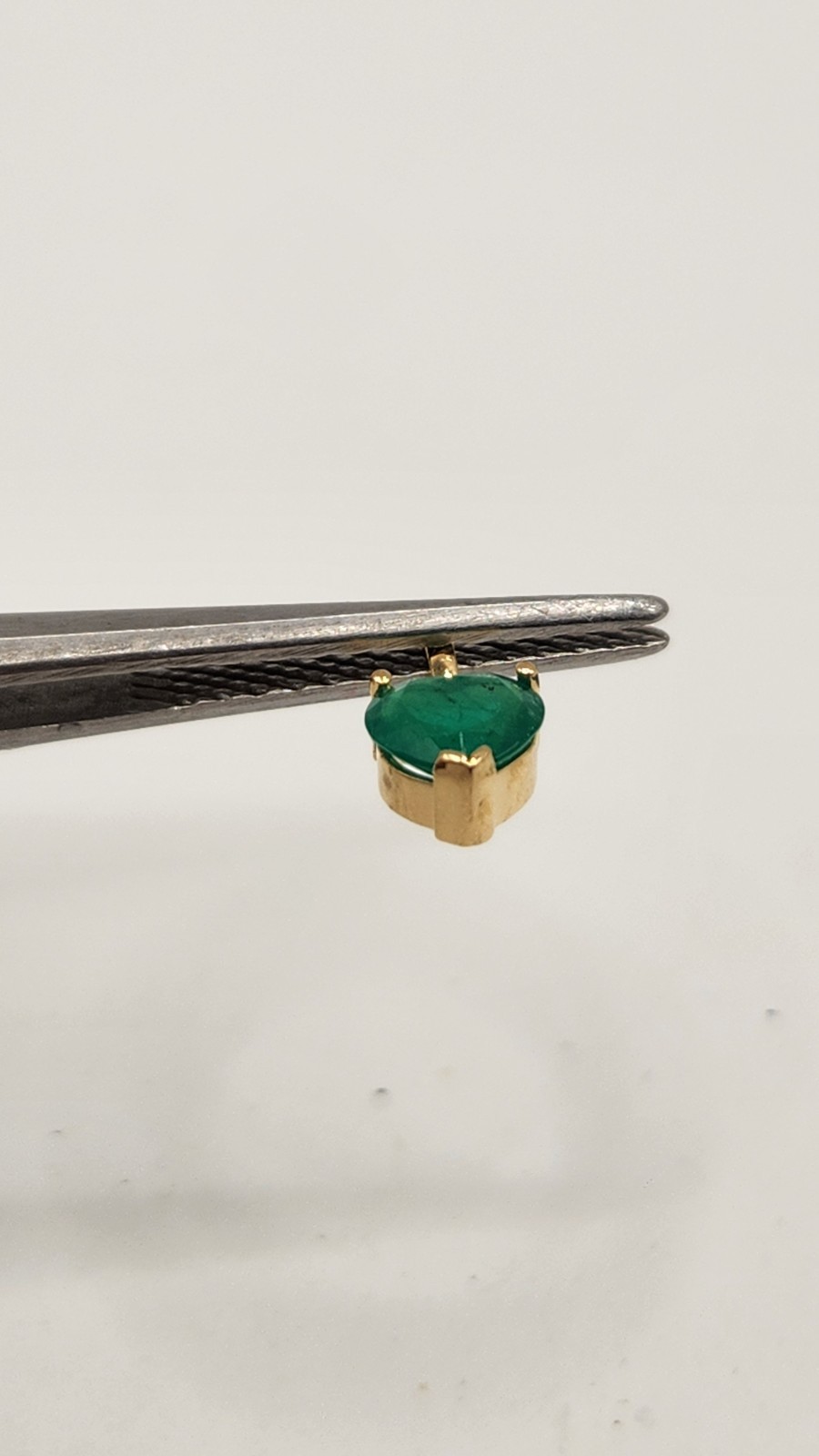 Pendiente en oro de 18k con Esmeraldas Colombianas Naturales Corazon