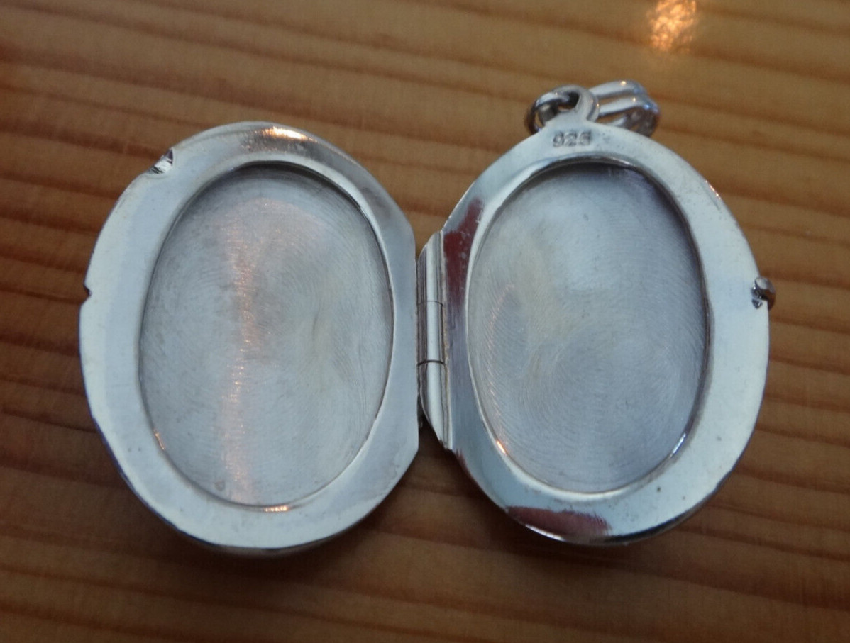 Sterling Silver 40×20 mm 6 gram Oval 2 Picture Photo Locket Charm!