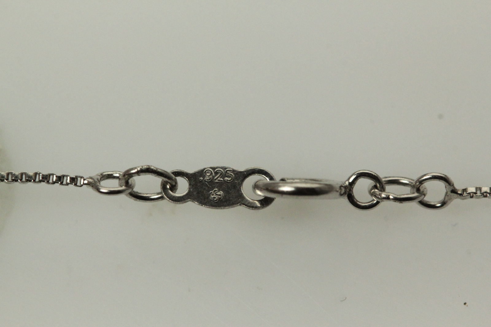 925 Sterling Silver 18″ Thin Box Chain 1.1 Grams (NEC4329)