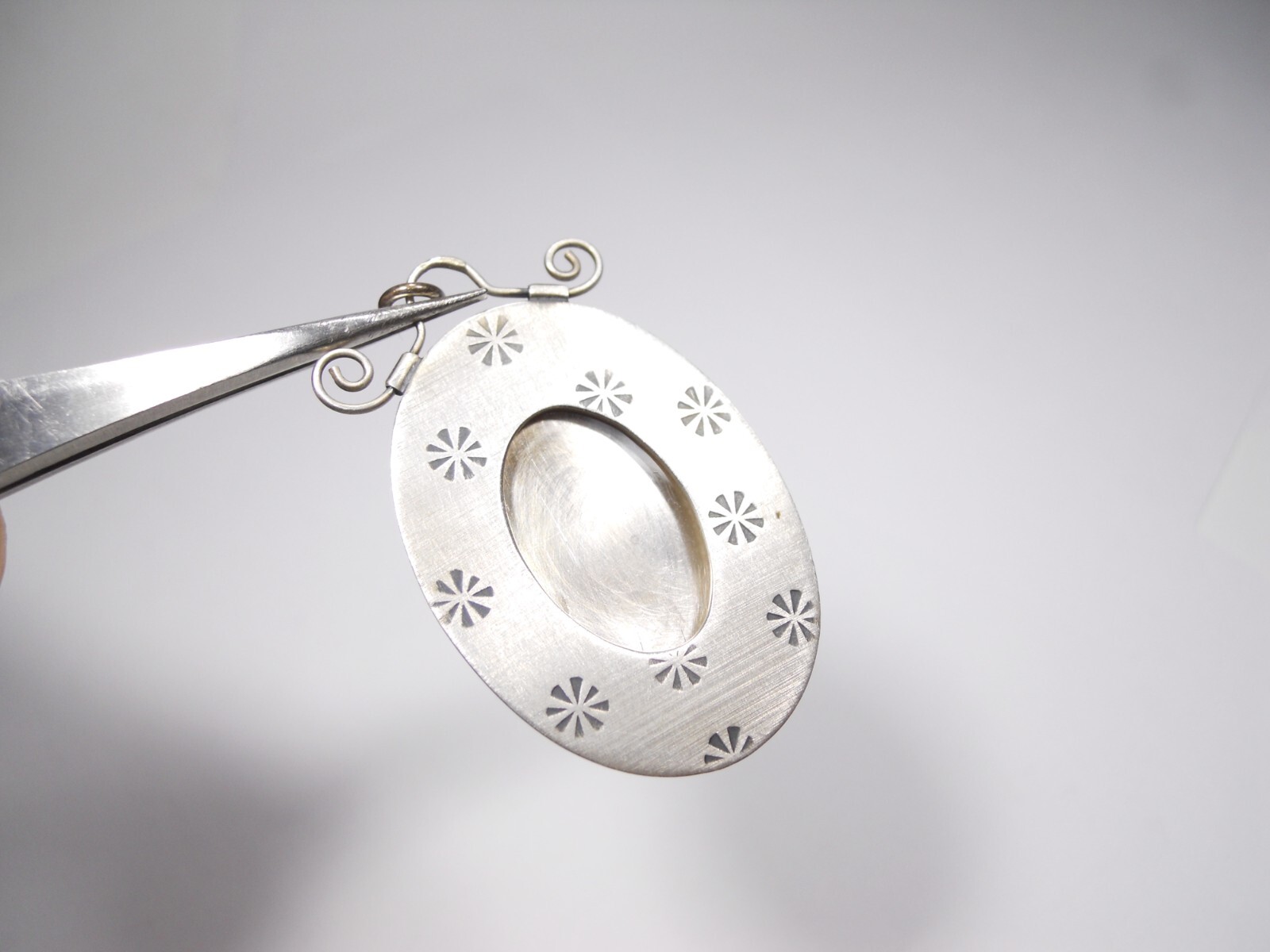 HANDMADE OVAL GEOMETRIC PHOTO PICTURE FRAME PENDANT CHARM STERLING SILVER 925 .