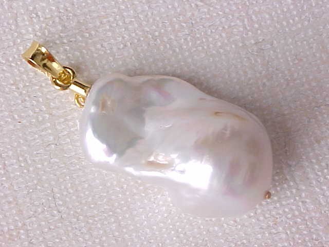 15MM X 26MM AAA BAROGUE WHITE PEARL PENDANT SOLID 18K YELLOW GOLD