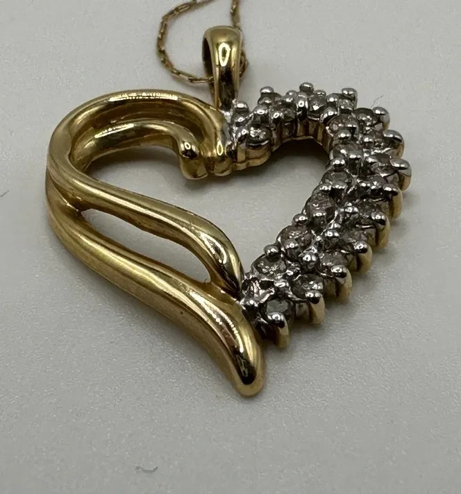 10K Gold & Diamond Heart Pendant w/ 18in Chain Necklace (Original Packaging)