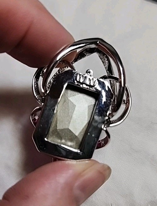 Radiant Cut Hot Pink 1″ X 3/4″ Silver Tone Pentent Stunning. Unknown Metal