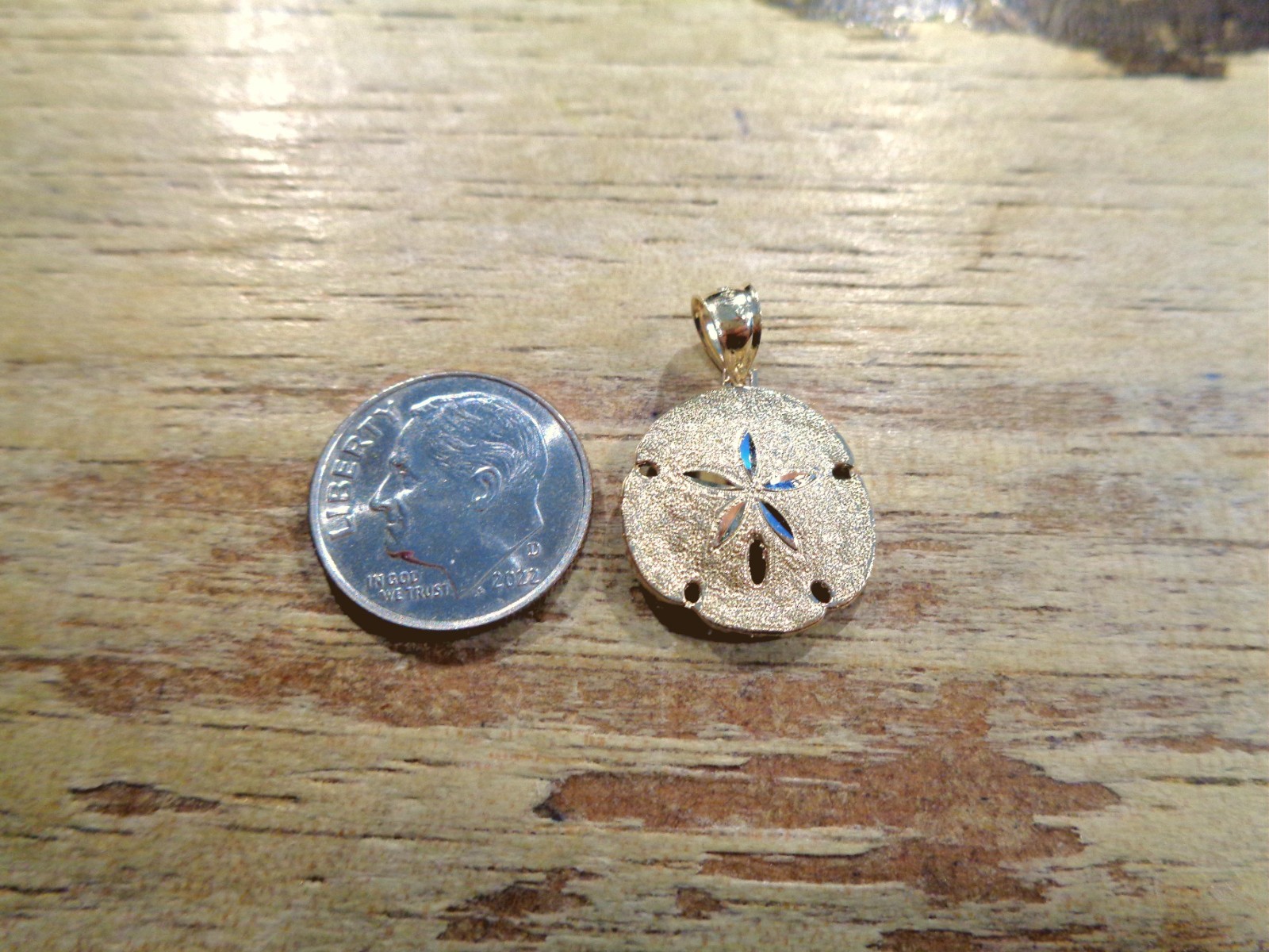 16MM SOLID 14K YELLOW GOLD TEXTURED DIAMOND-CUT DC HAWAIIAN SAND DOLLAR PENDANT