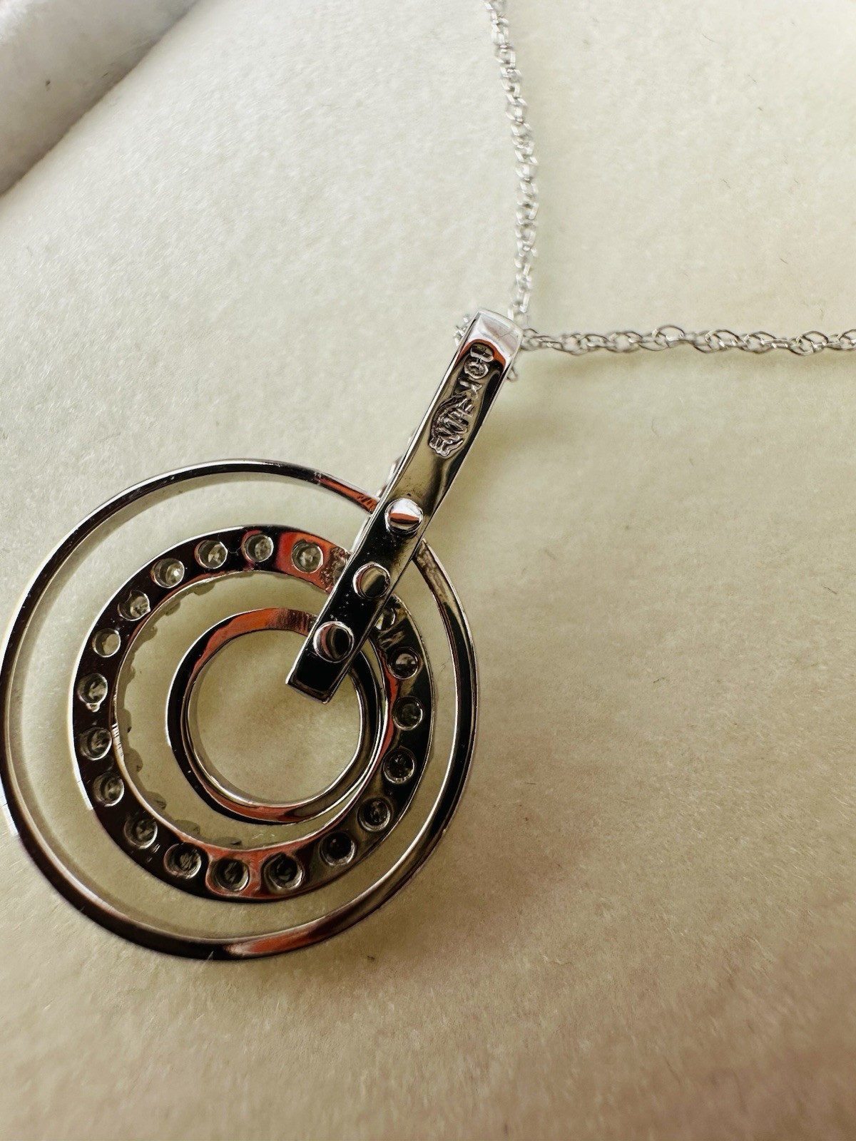 10K White Gold 2g Natural Diamond Double Circle Pendant Necklace NEW