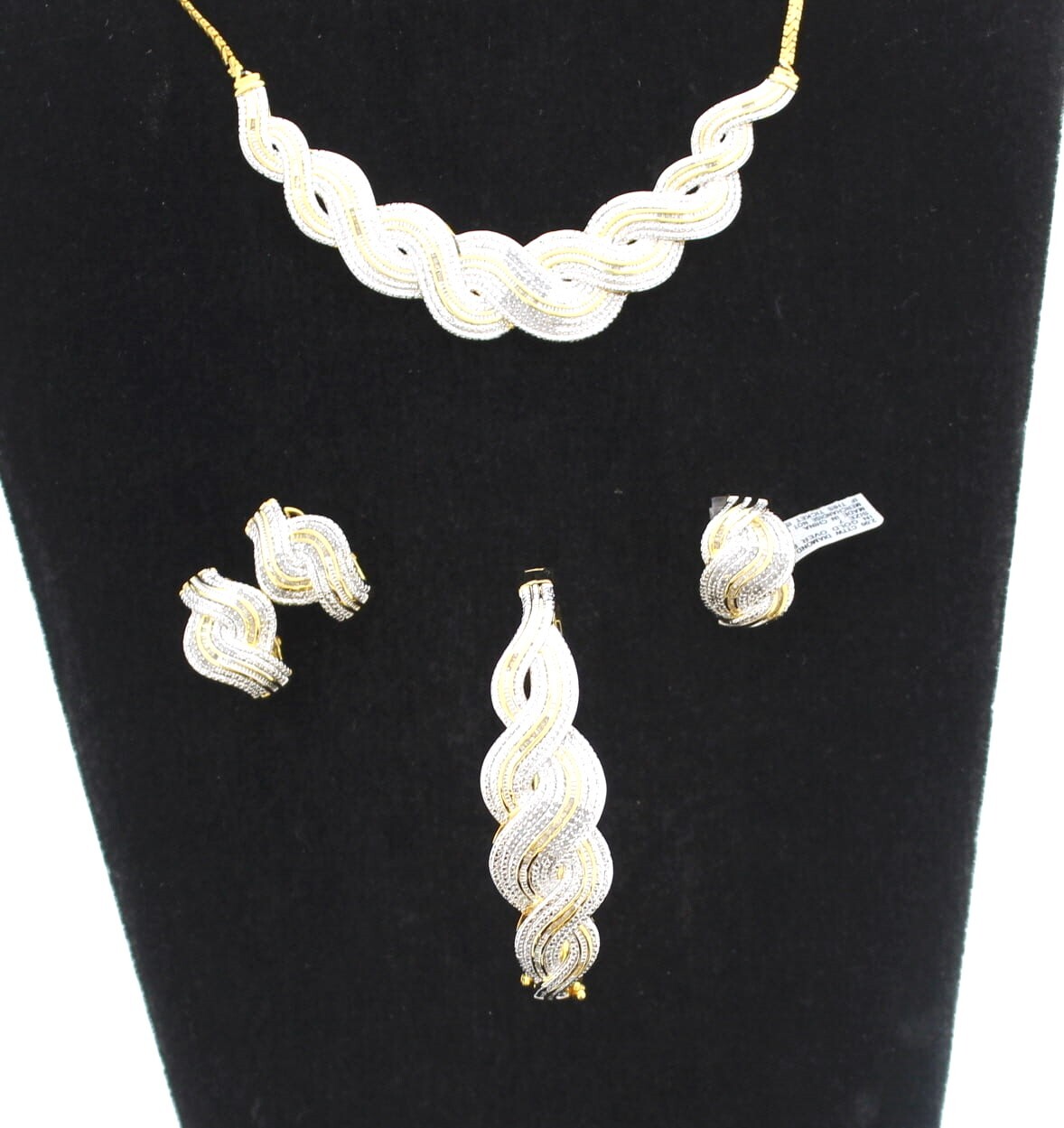 Unbranded 2.00 CT TW Diamond 4PC Set In Gold Over Brass Size 7 USED