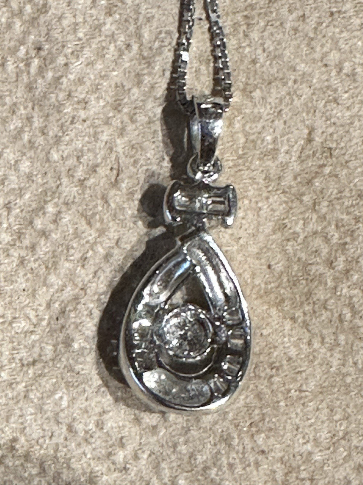 14K White gold & diamonds Teardrop style pendant w/ 18″ chain 2.9 grams