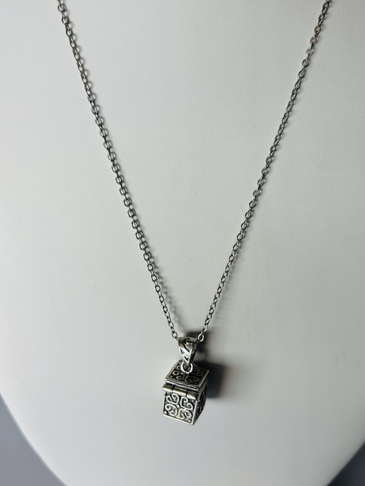 VTG 925 STERLING SILVER Prayer MANDALA Trinket Box Locket + 18k Gold Necklace GP