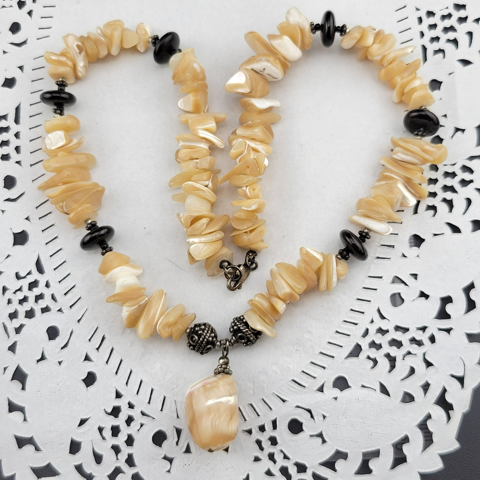 Vintage Cream MOP Mother of Pearl Sterling Silver Bead 16″ Necklace