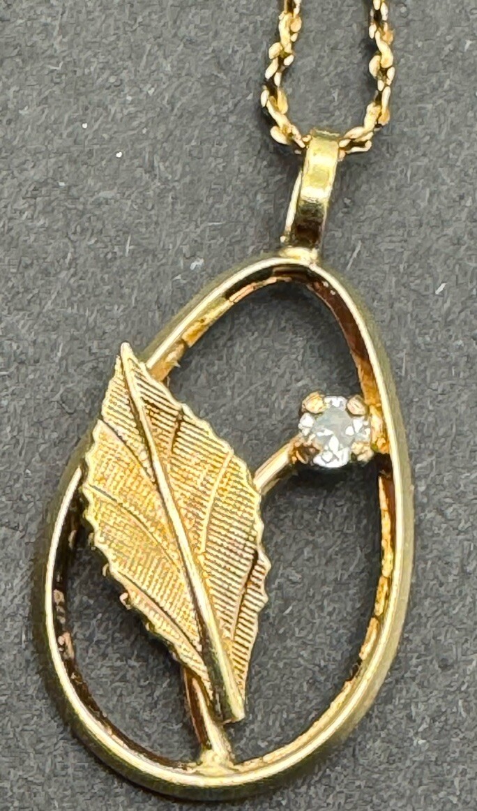 12kt Gold Filled Van Dell 18” Necklace With Leaf Pendant Diamond Accent VTG 1.8g