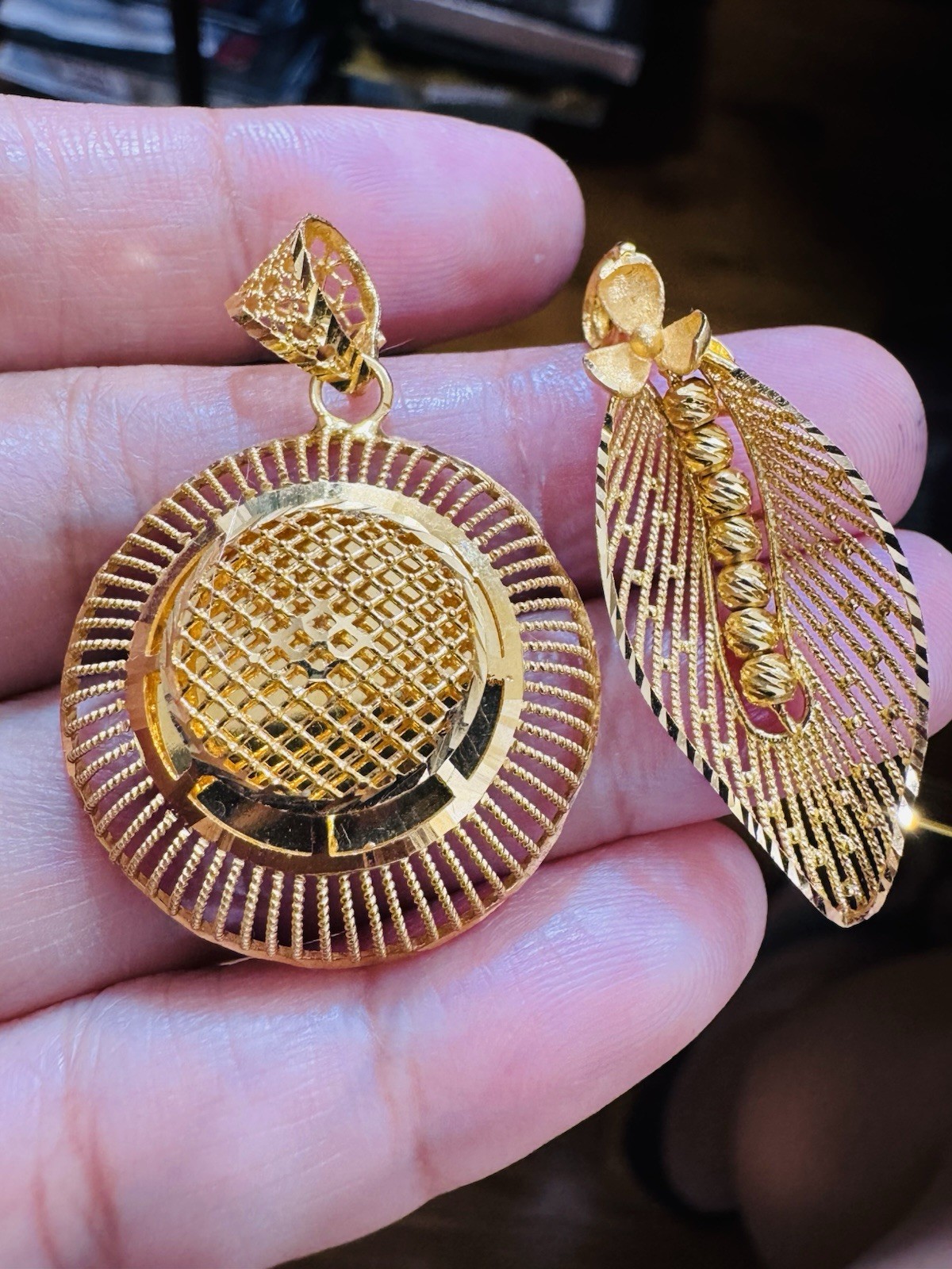 22K 916 22C Real Gold Two Set of Pendant 1 x Left Flower & 1x Round 8g
