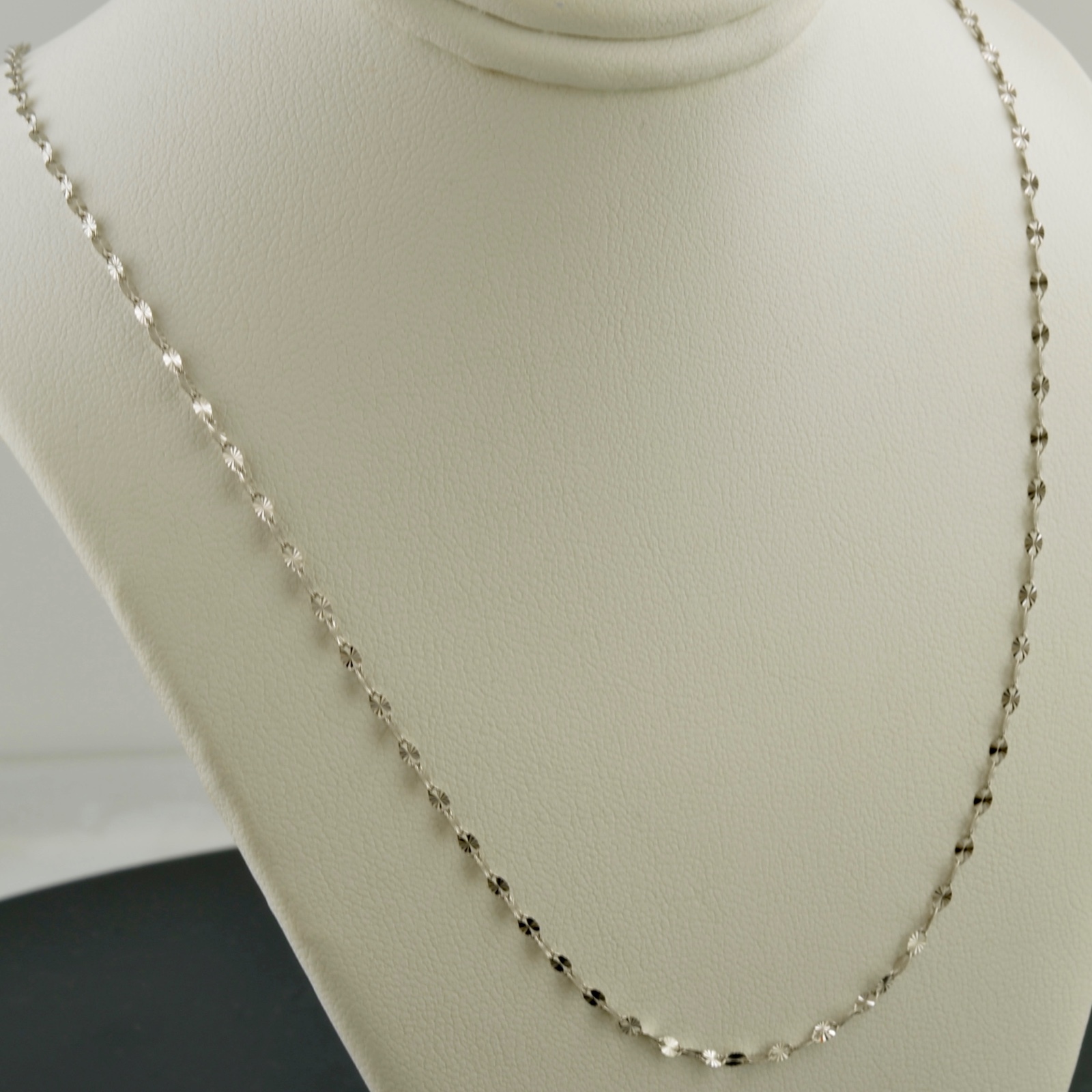 14K WHITE GOLD 1.8MM SOLID OVAL STAR MARINE LINK NECKLACE