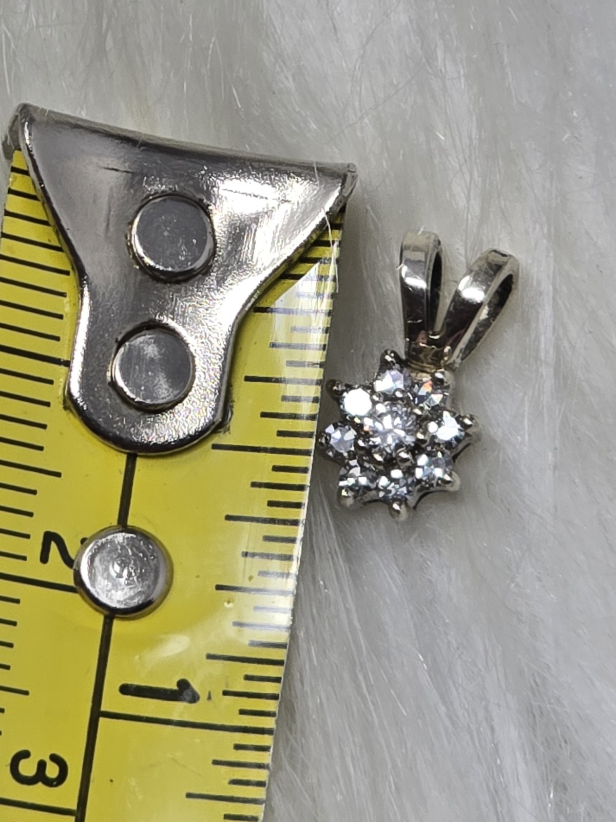 Vintage 14k White Gold Diamond Cluster Starburst Pendant 1.2g